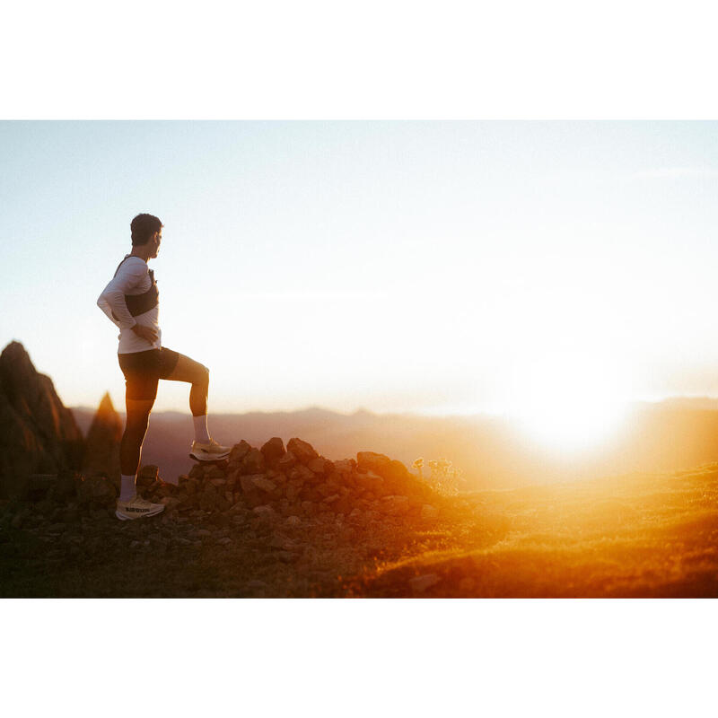 Șort 2 în 1 de alergare pe distanțe lungi, Kiprun run ultra 900 negru, bărbați
