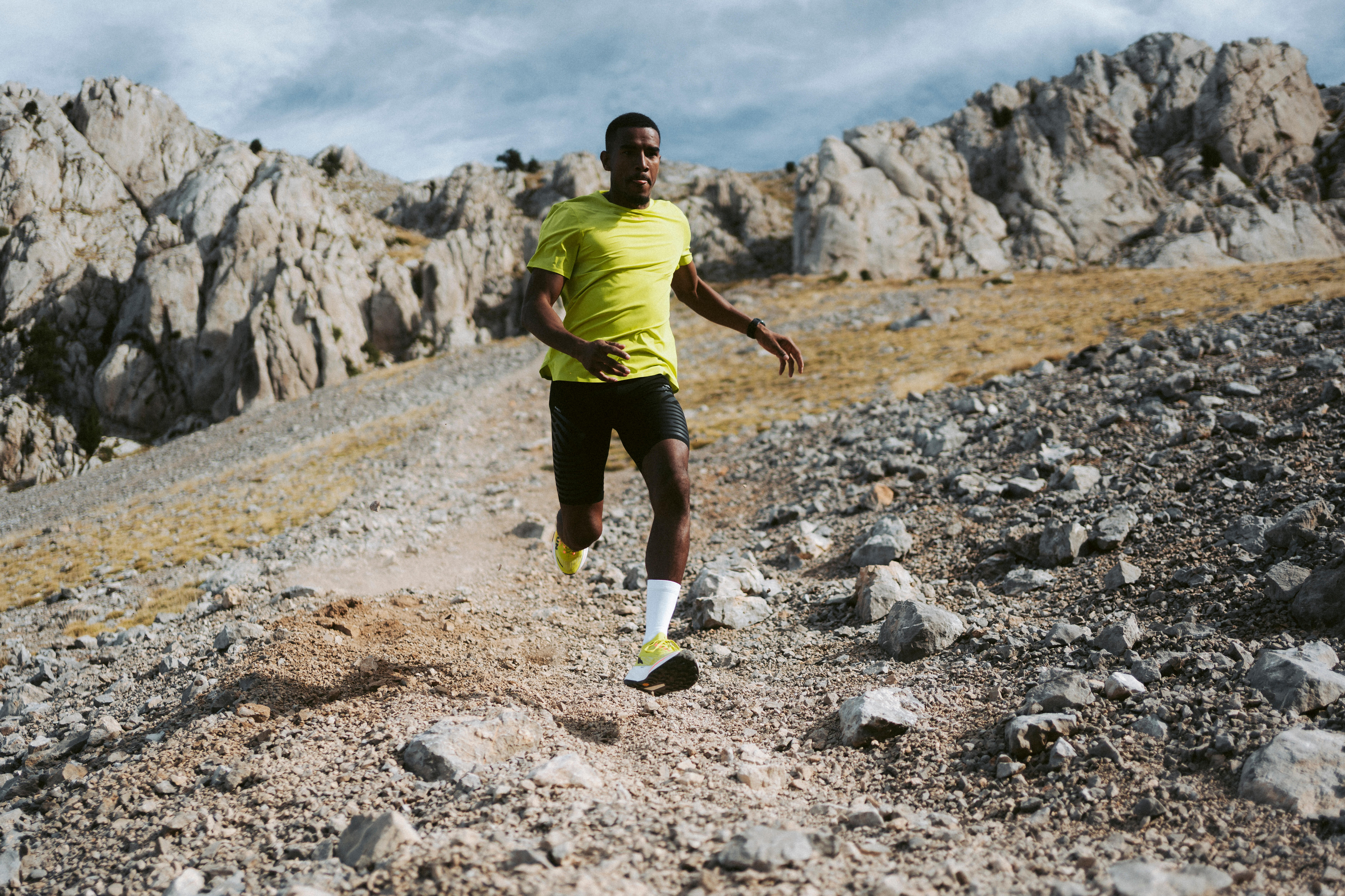 Kiprun Kipsummit Race - grip Vibram Megagrip Litebase sur terrains variés