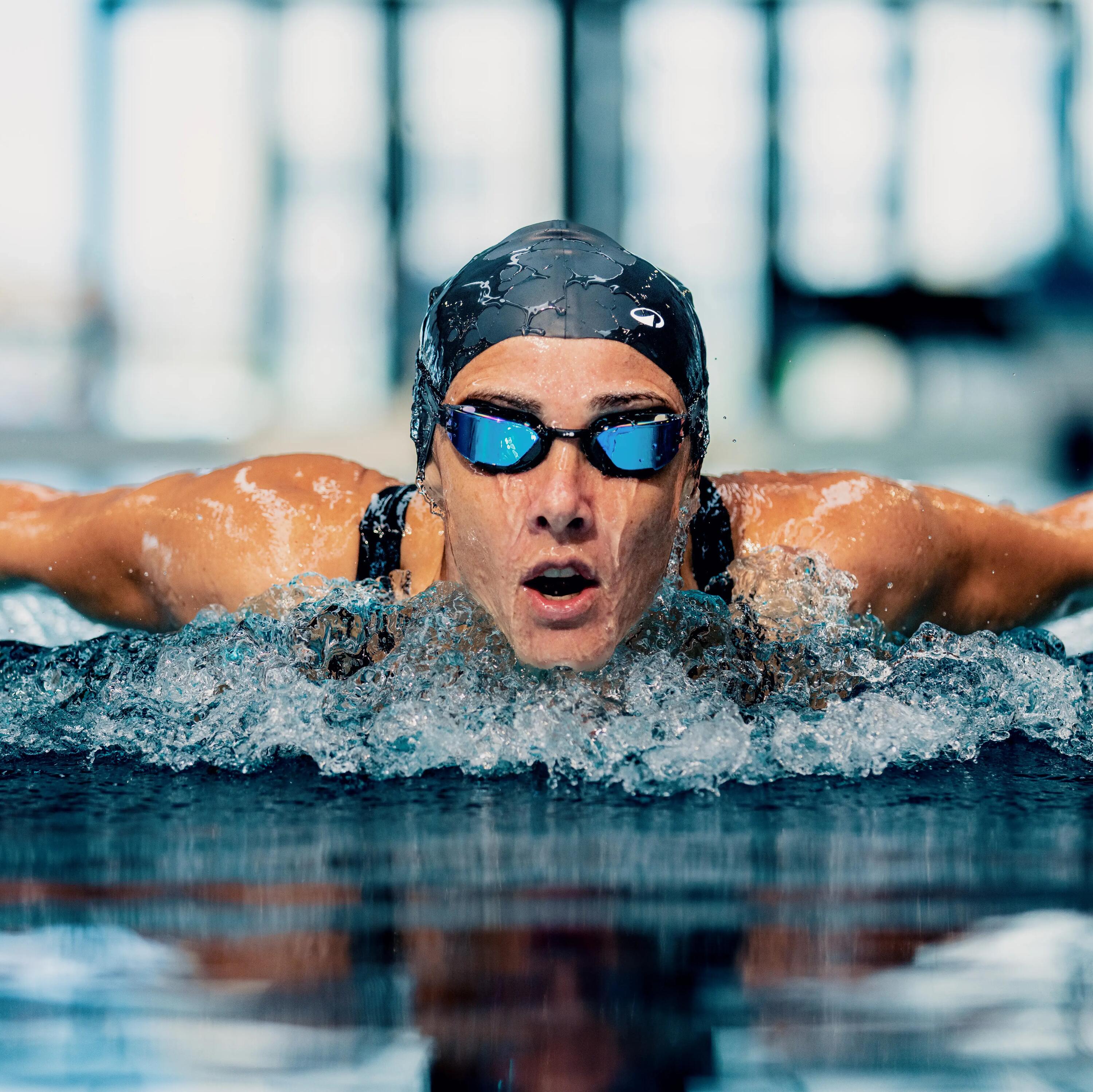 Swimming goggles