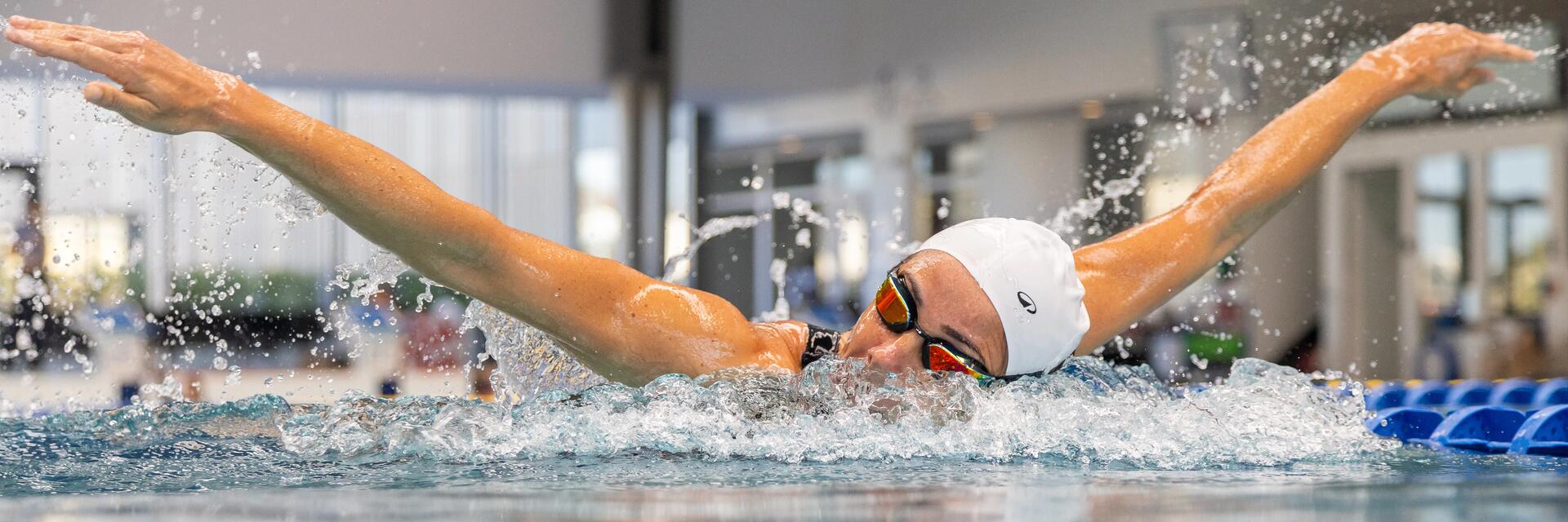 Kobieta trenująca pływanie na Igrzyska Olimpijskie