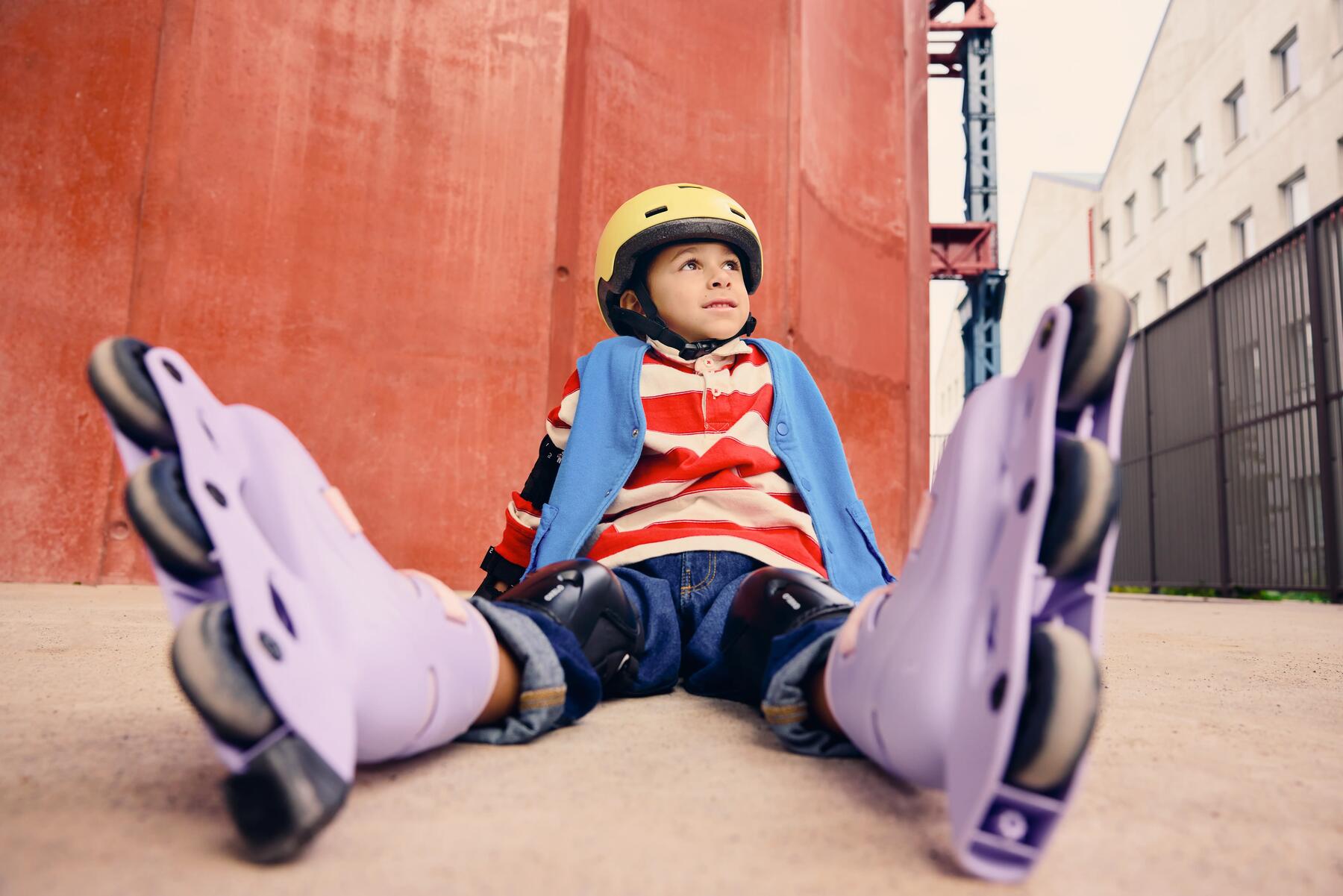 Copilul tău începe să meargă pe role. 