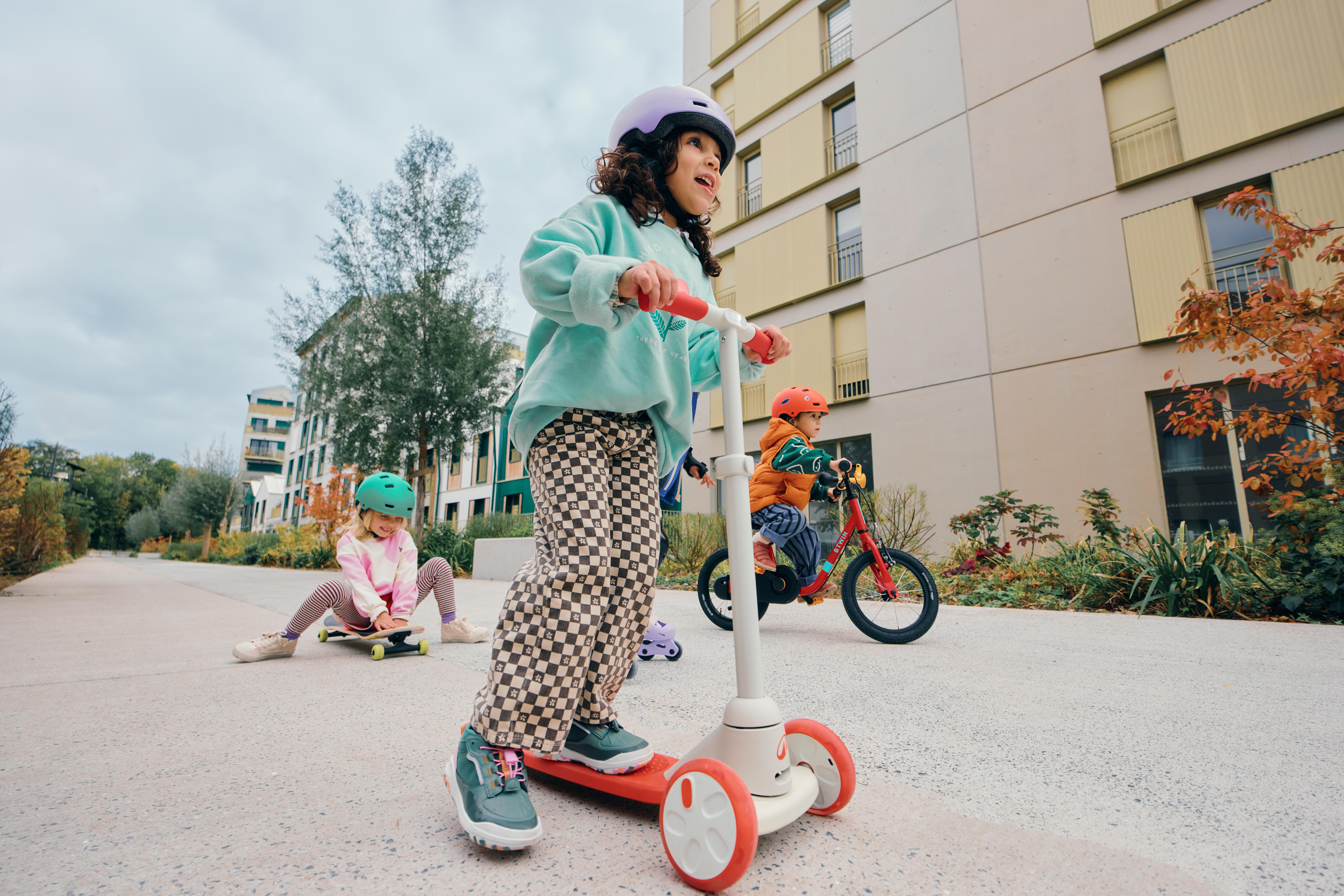 Kids’ Inline Skating/Skateboarding/Scootering Helmet, B 100 - BTWIN