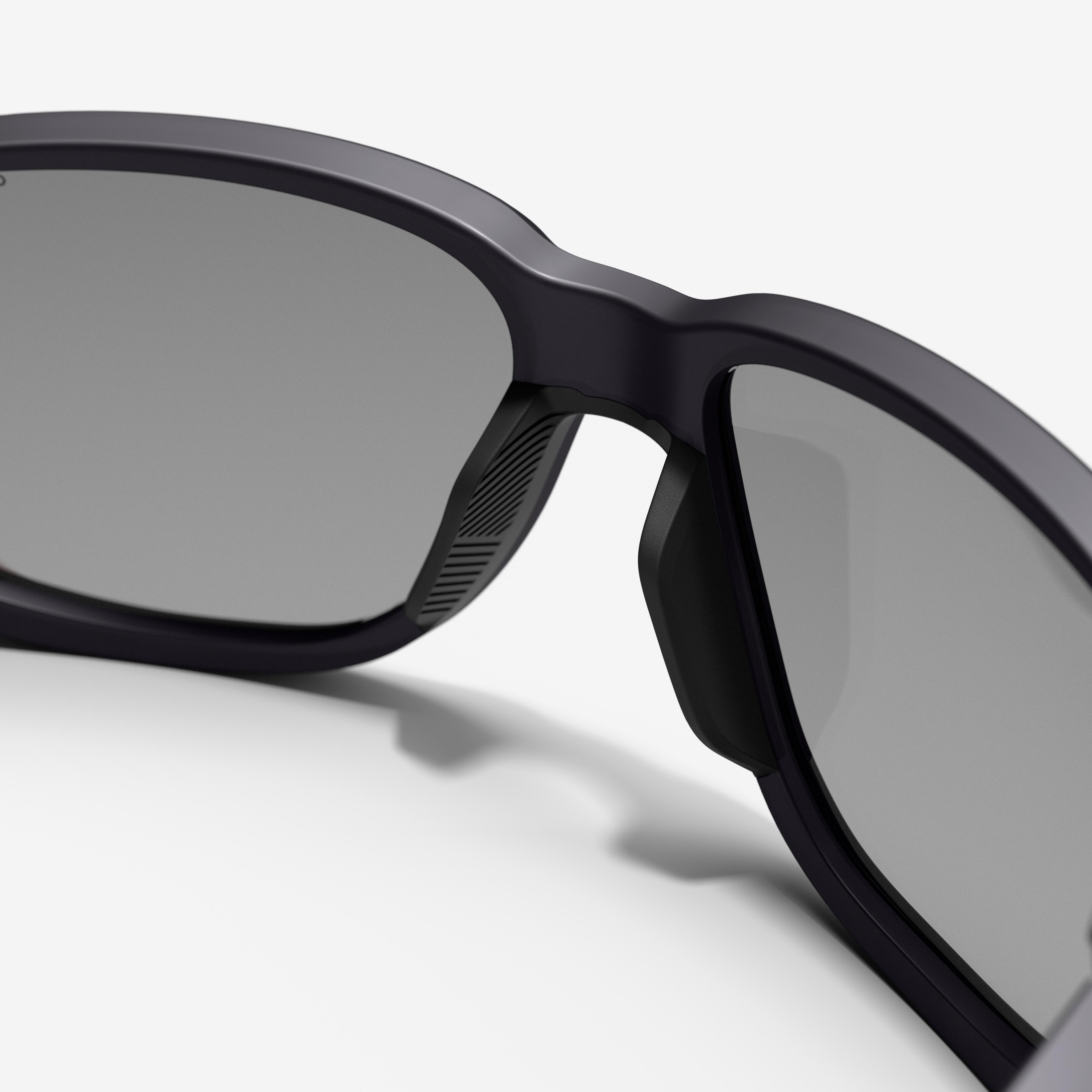 DECATHLON Turistické fotochromatické slnečné okuliare MH570 kat. 2-4 sivé bez · záber 11