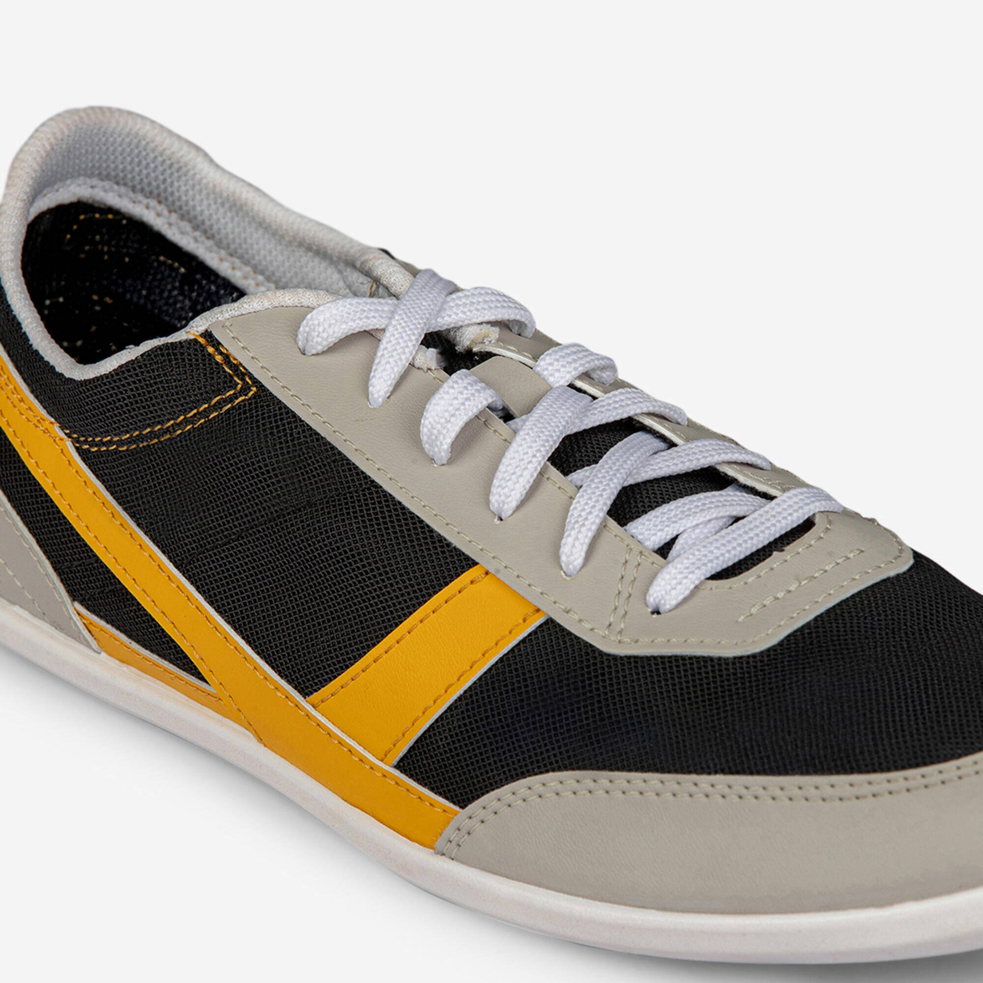 *IN ONE MANY SHOE C4