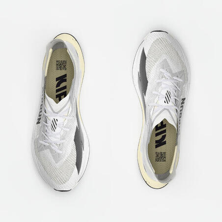 Кросівки чоловічі Kiprun KD900X.2 для бігу з карбоновою вставкою білі/жовті