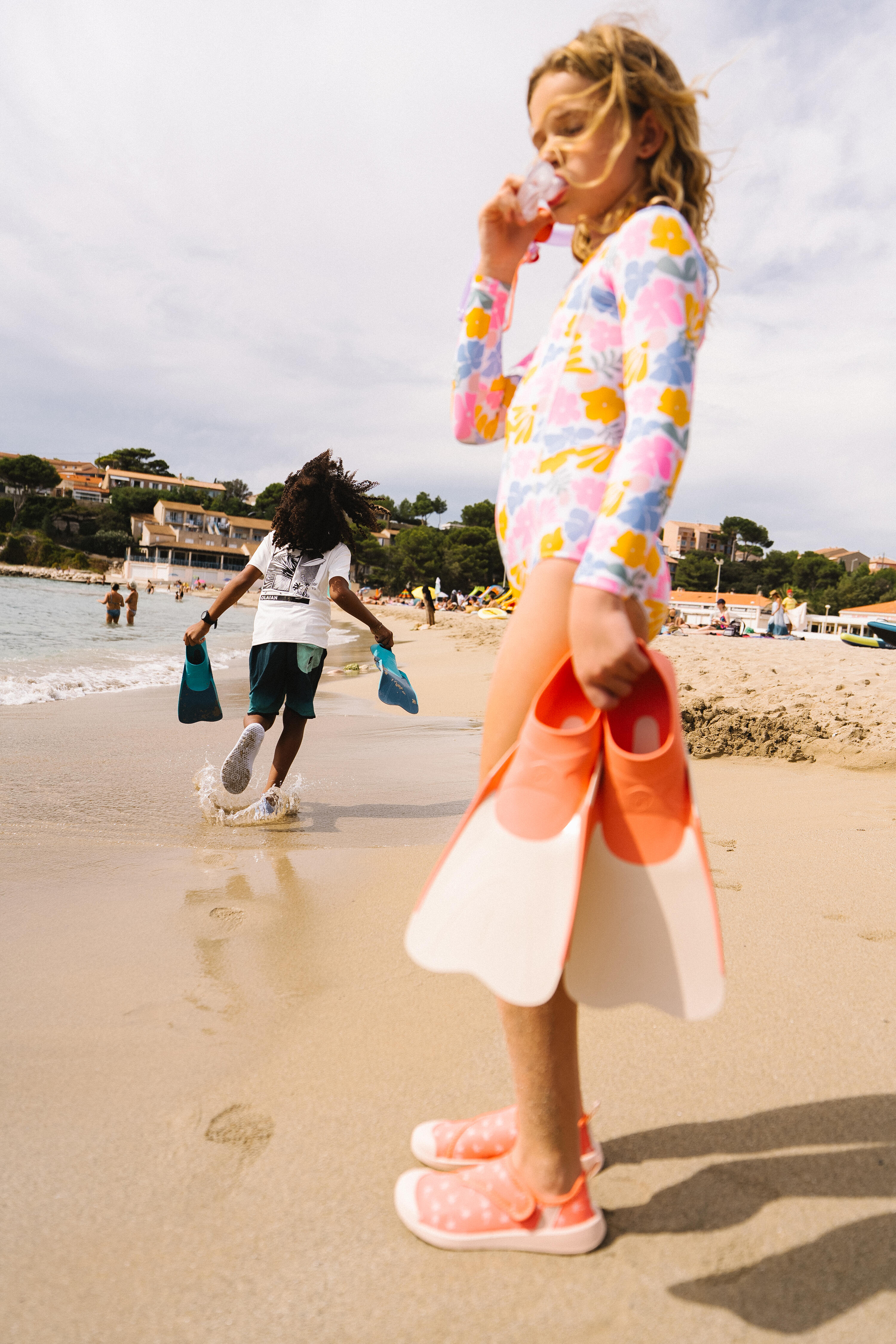 Wasserschuhe mit Klettverschluss Kinder, Aquashoes 120 korallenrot 8/11