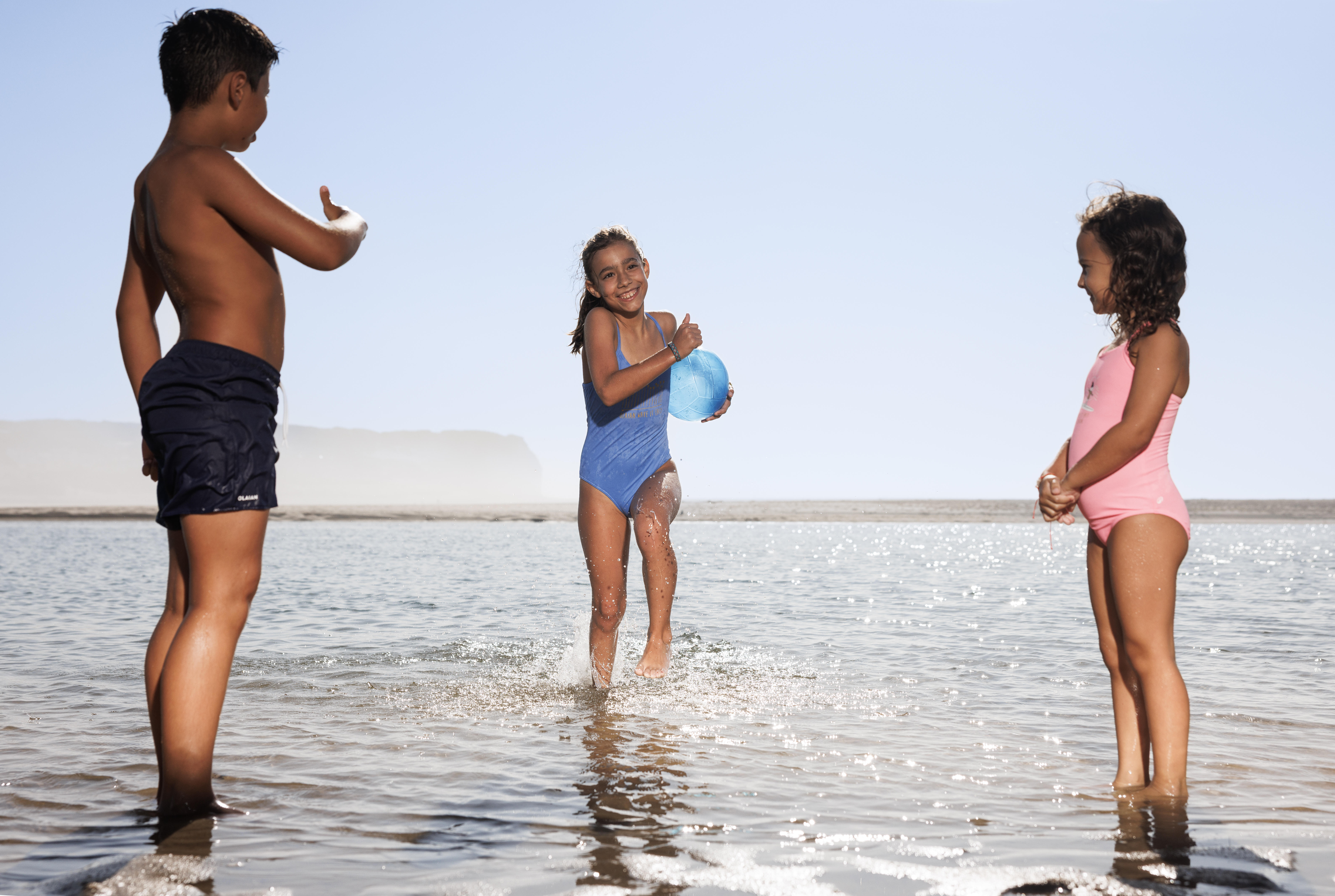 Volleyball and Beach Volleyball, Crystal Size 4 - KIPSTA