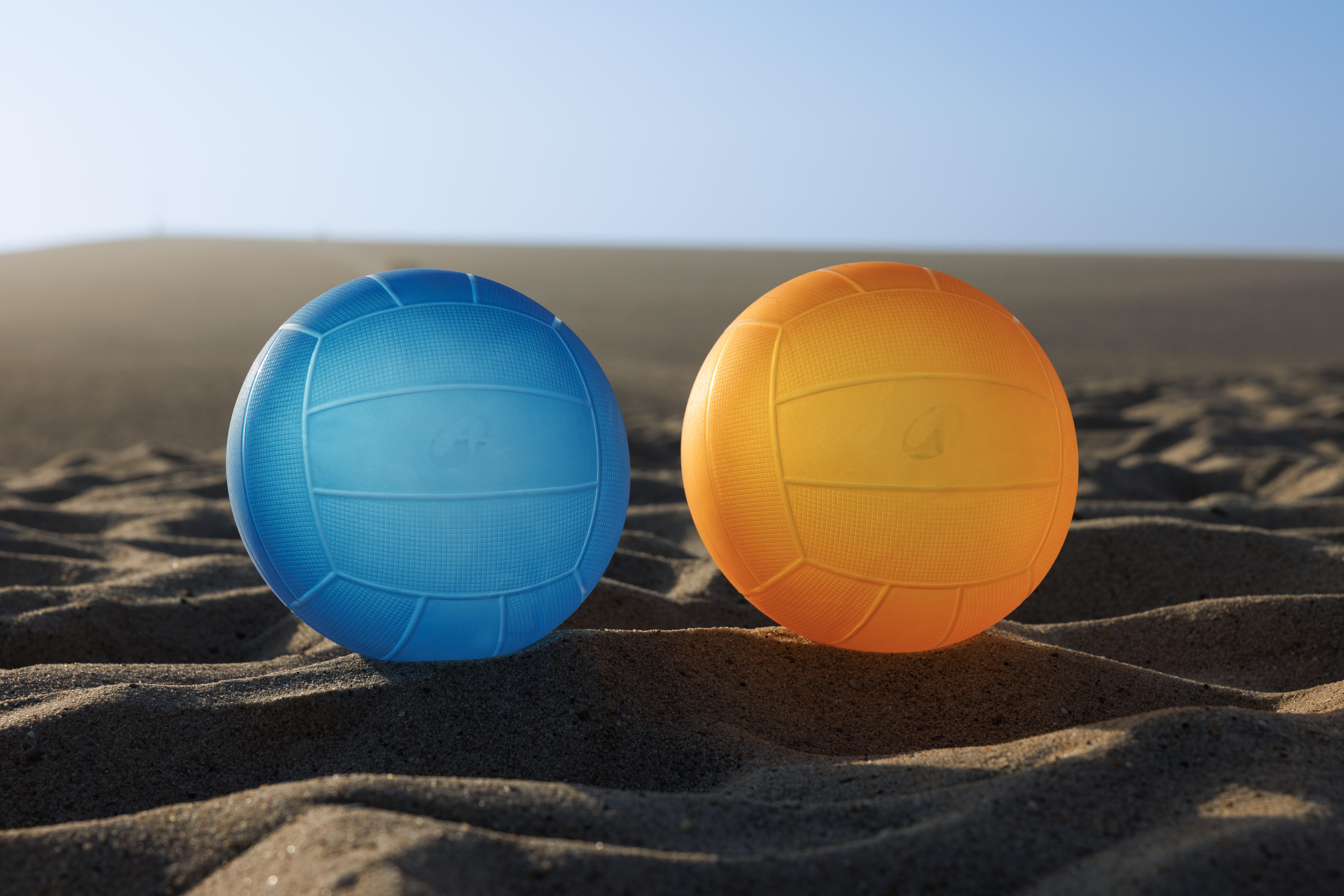 Volleyball and Beach Volleyball, Crystal Size 4 - KIPSTA