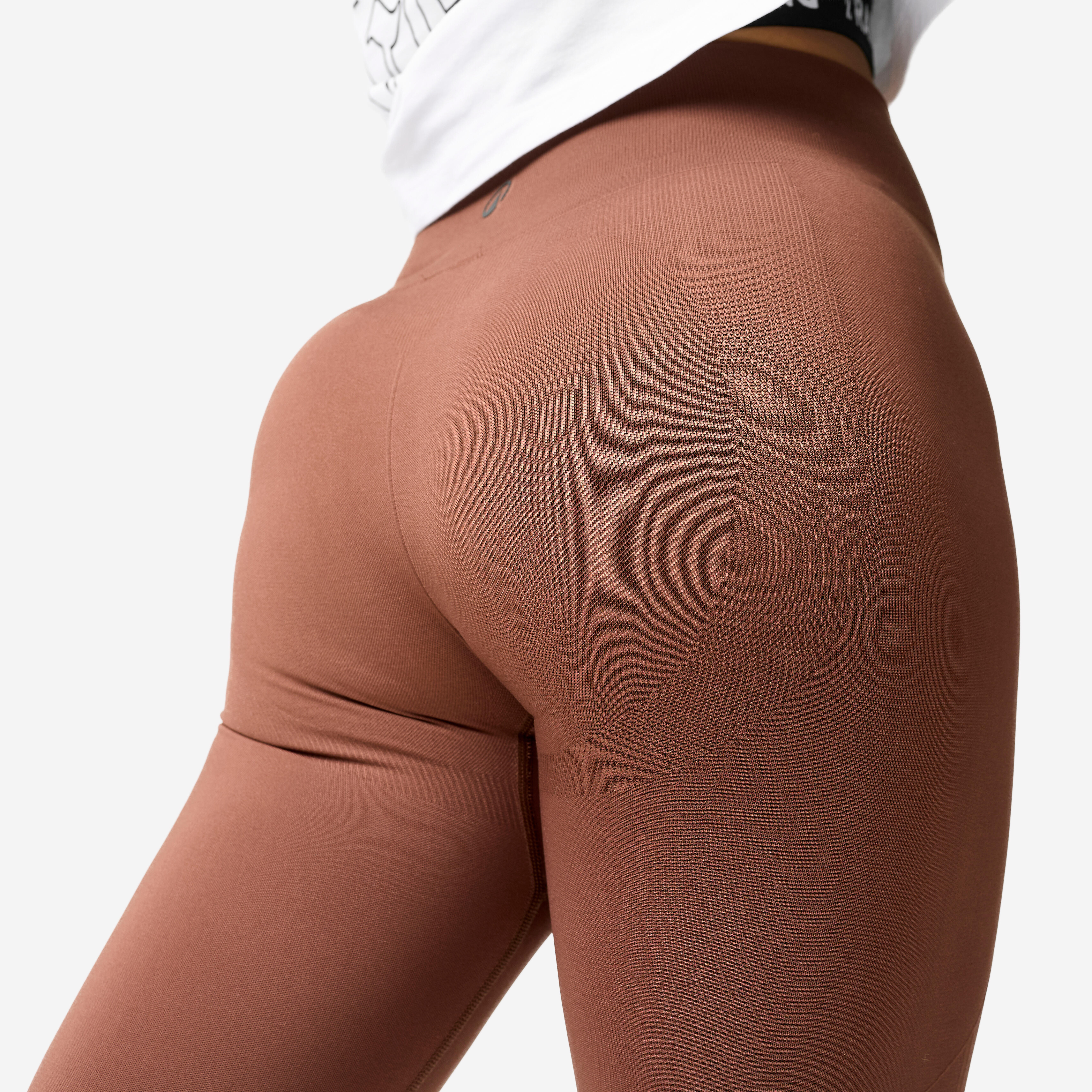 DOMYOS Dámske bezšvové legíny s vysokým pásom push-up tmavohnedé XL · záber 4
