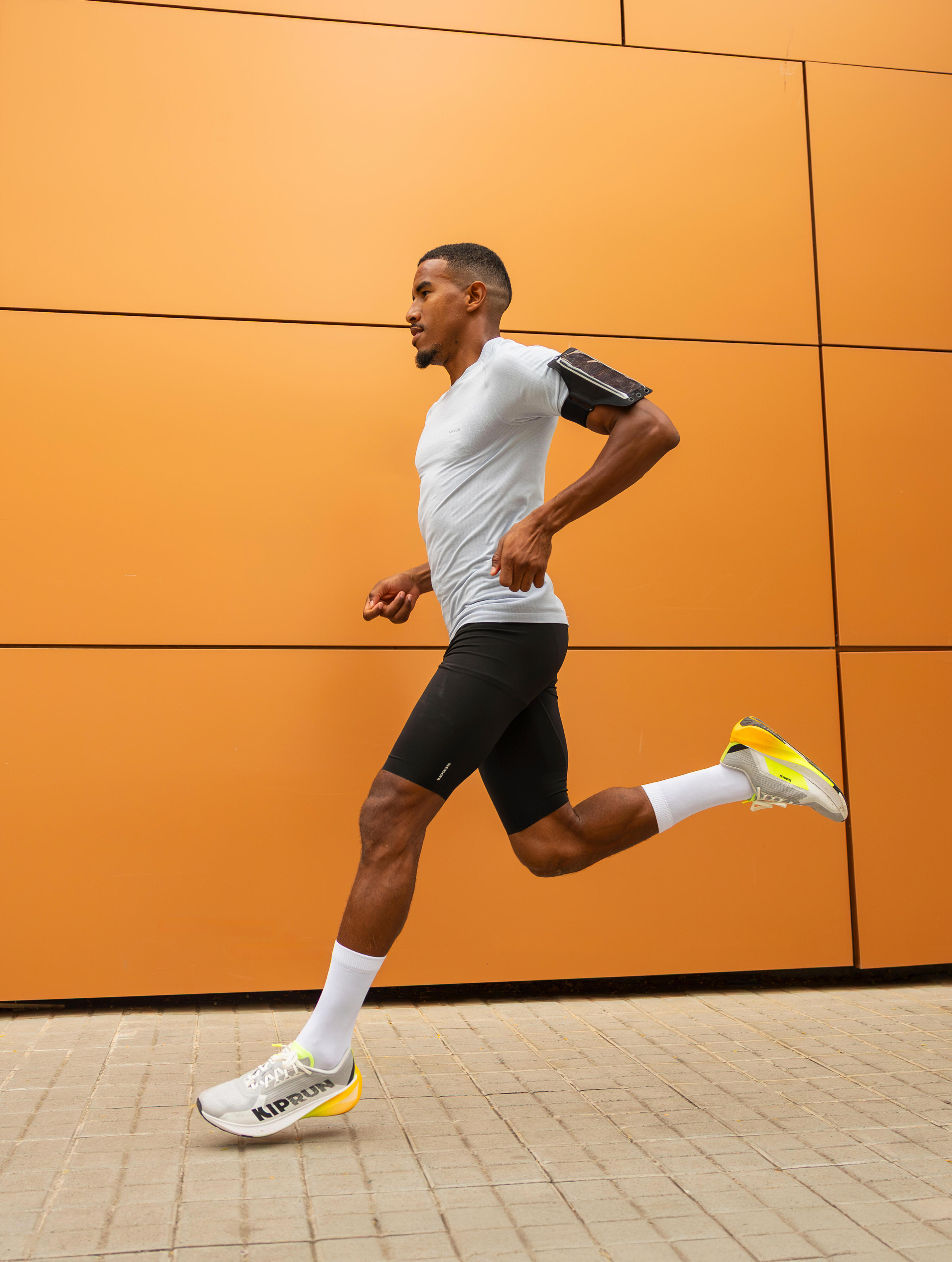 Maglia running uomo RUN 500 COMFORT SLIM grigio chiaro 8/12