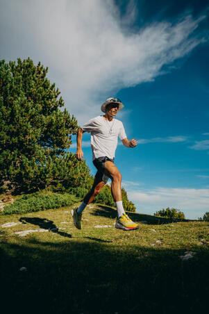 Футболка чоловіча 500 Resist для бігу біла