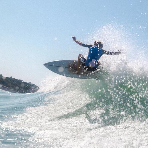 ¡Atención surfistas! Es el momento de lanzarte al agua con equipo nuevo. Aprovecha las ofertas Black
                    Friday en una selección premium de tablas de surf, descuentos que solo verás una vez al año.