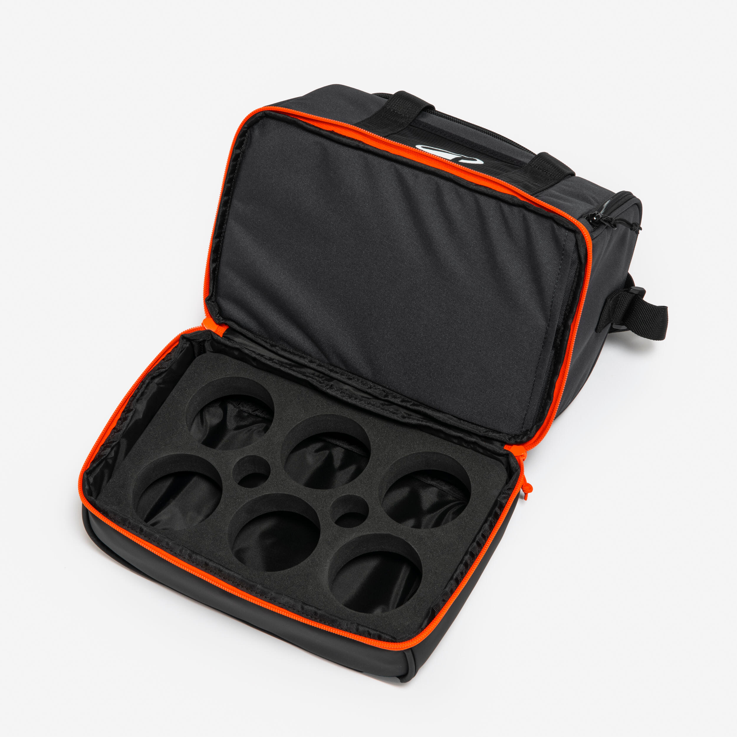 Sac de pétanque semi-rigide isotherme pour 6 boules et des accessoires 7/8