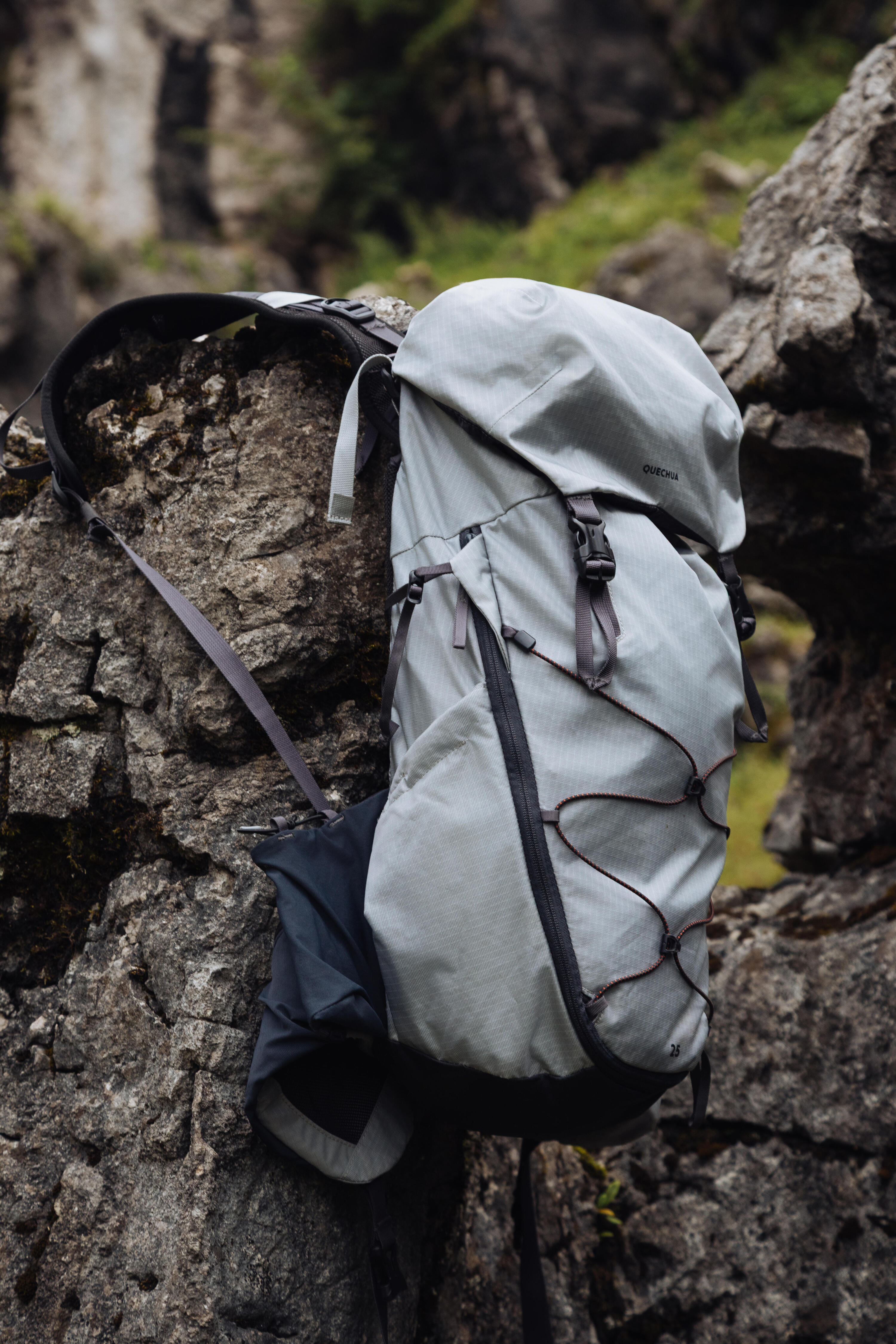 Zaino trekking MH900 25L grigio chiaro 29/31