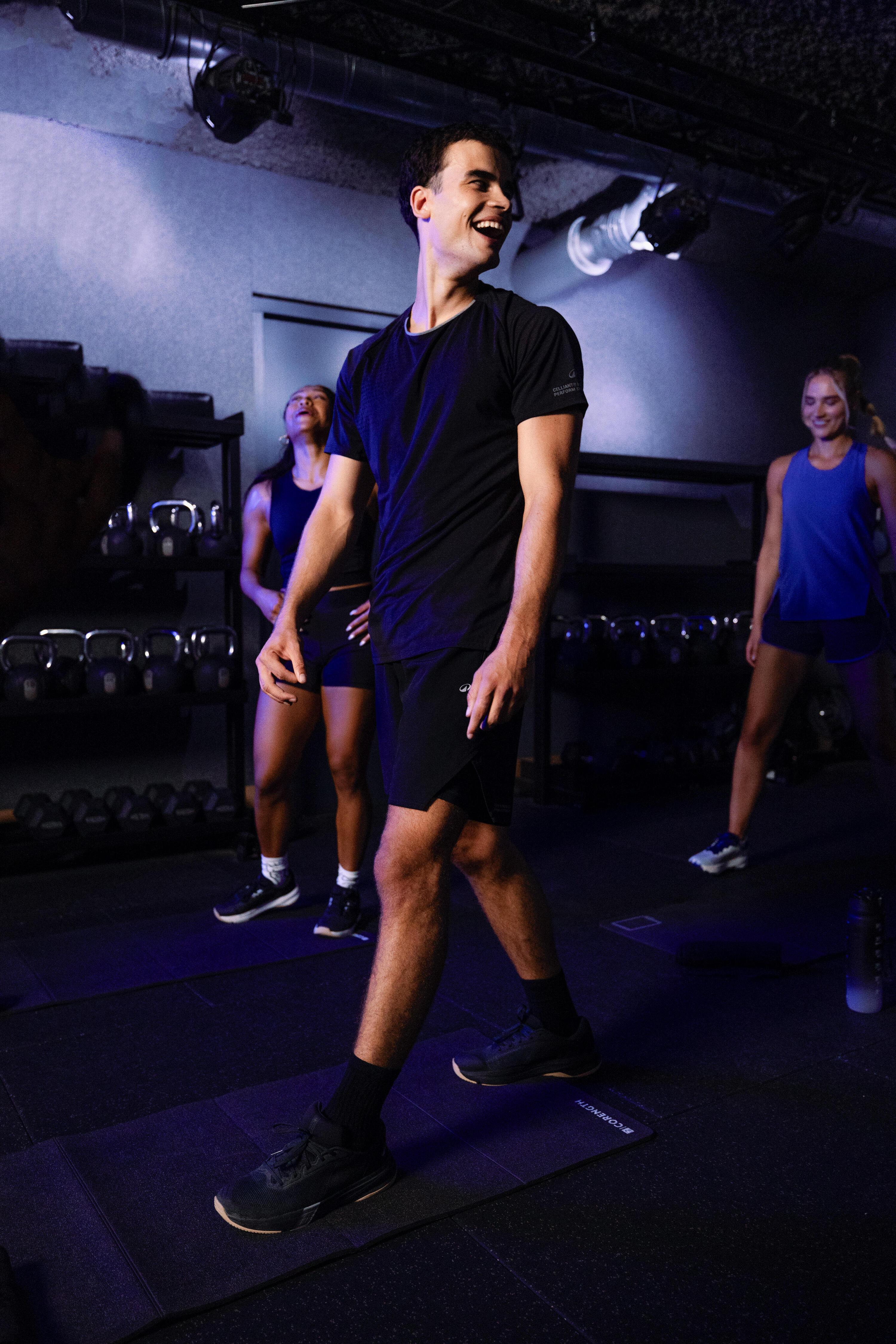 Short de cross training respirant et léger homme Celliant, noir et jaune 9/13