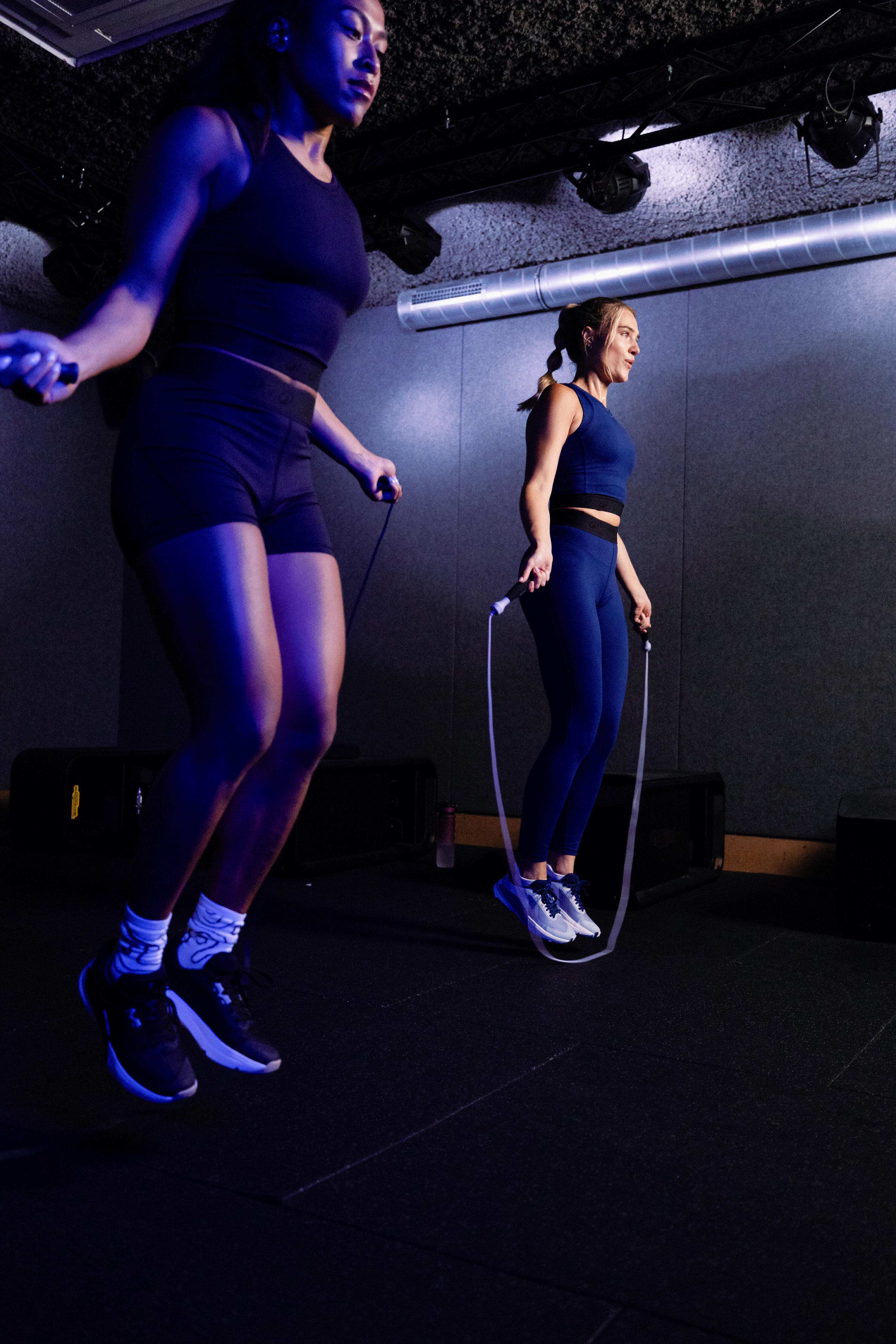 Haut court de sport élastique à la taille femme 7/11