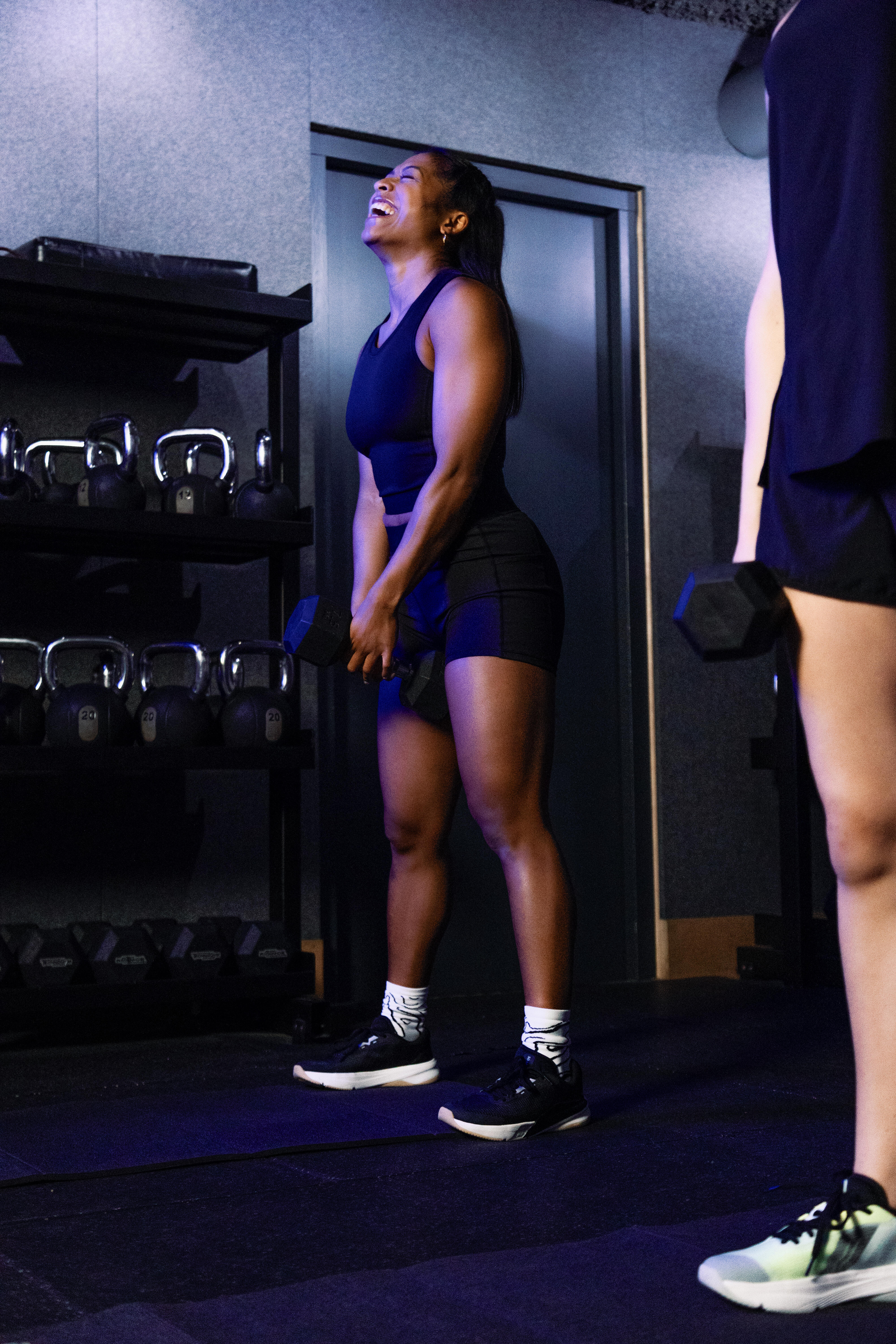 Women's Sports Crop Top with Elasticated Hem - Black - DOMYOS