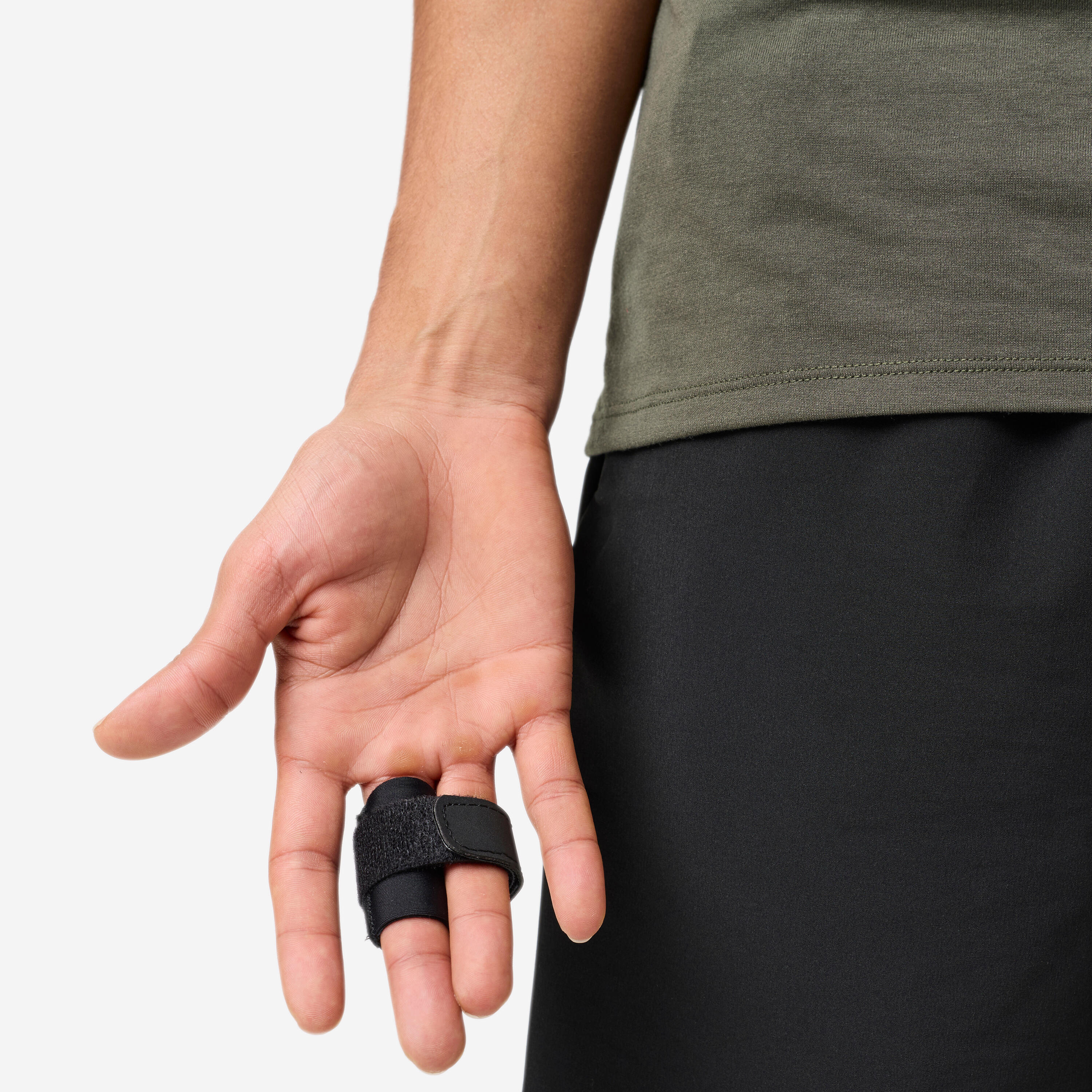 Finger support with tightening strap- Smoked Black