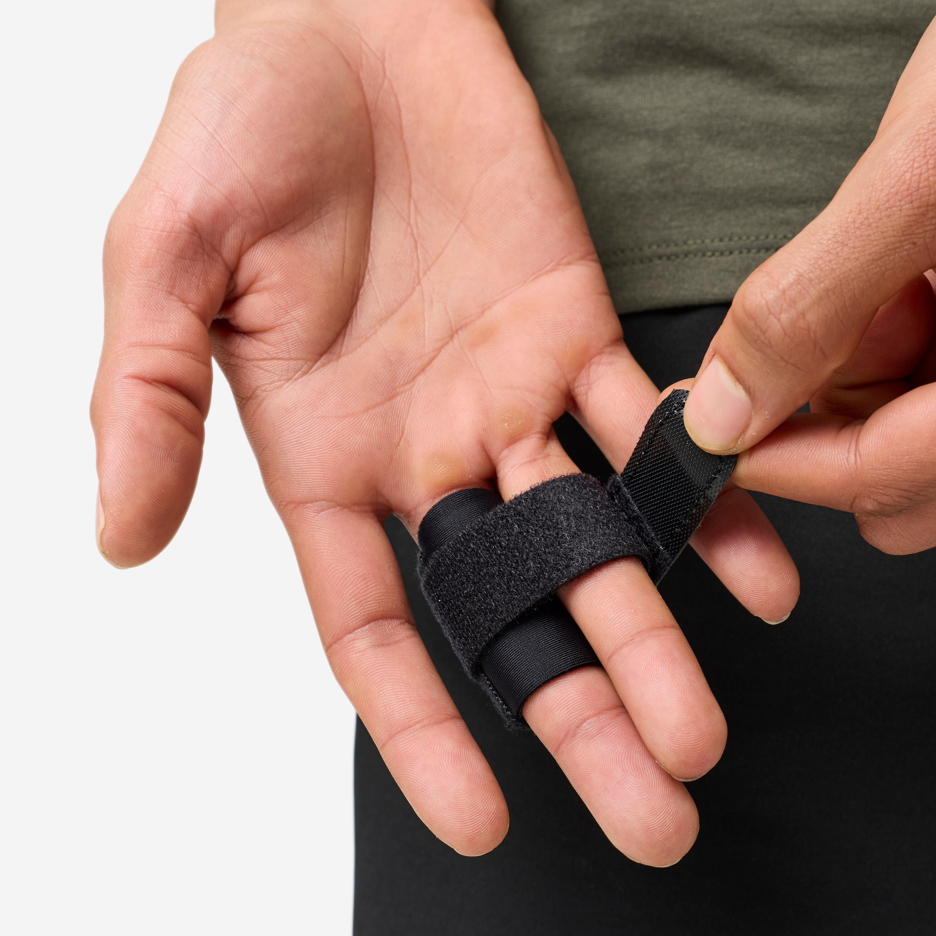 Finger support with tightening strap- Smoked Black