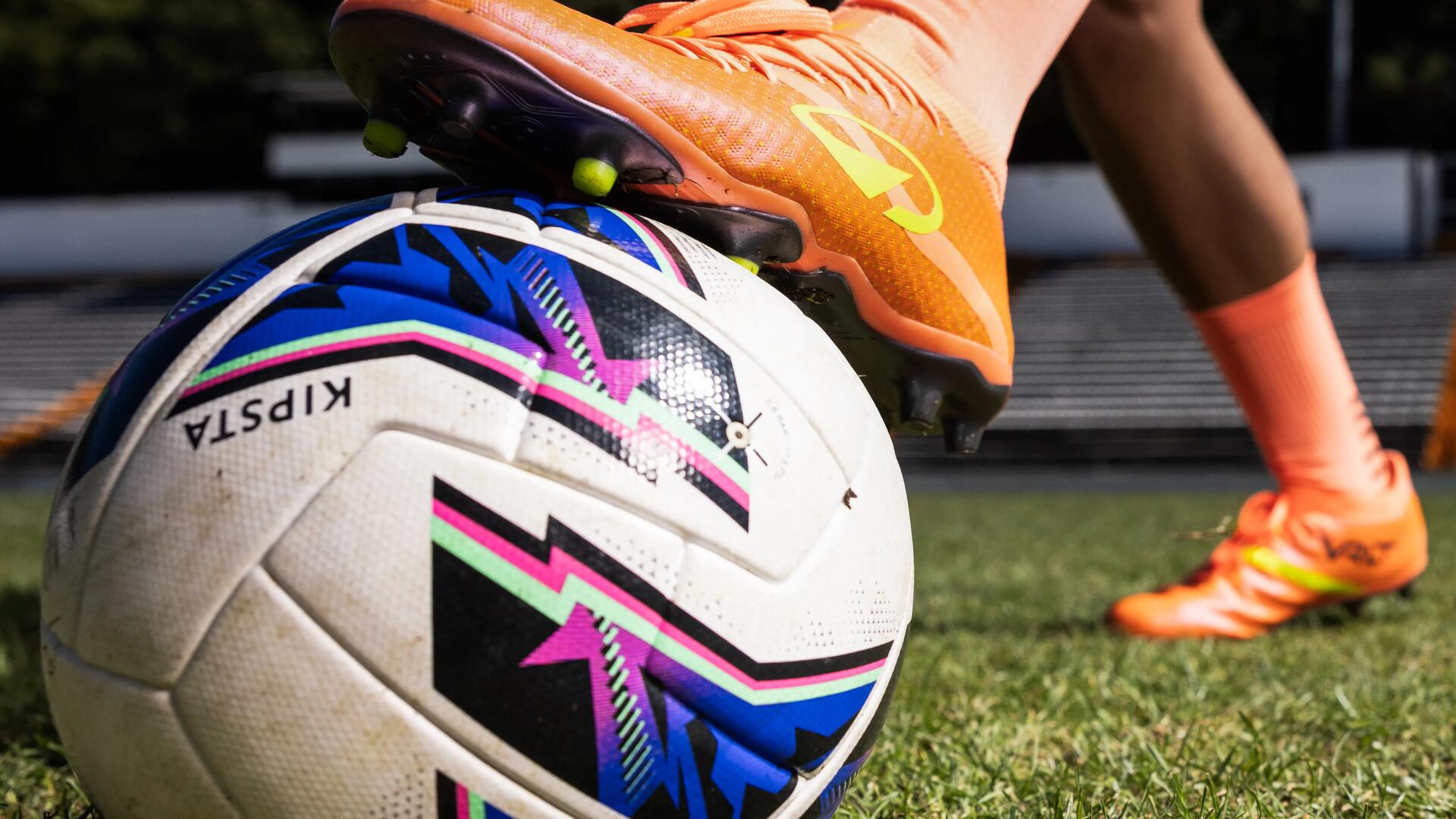 zoom on F900 FIFA Pro-approved ball