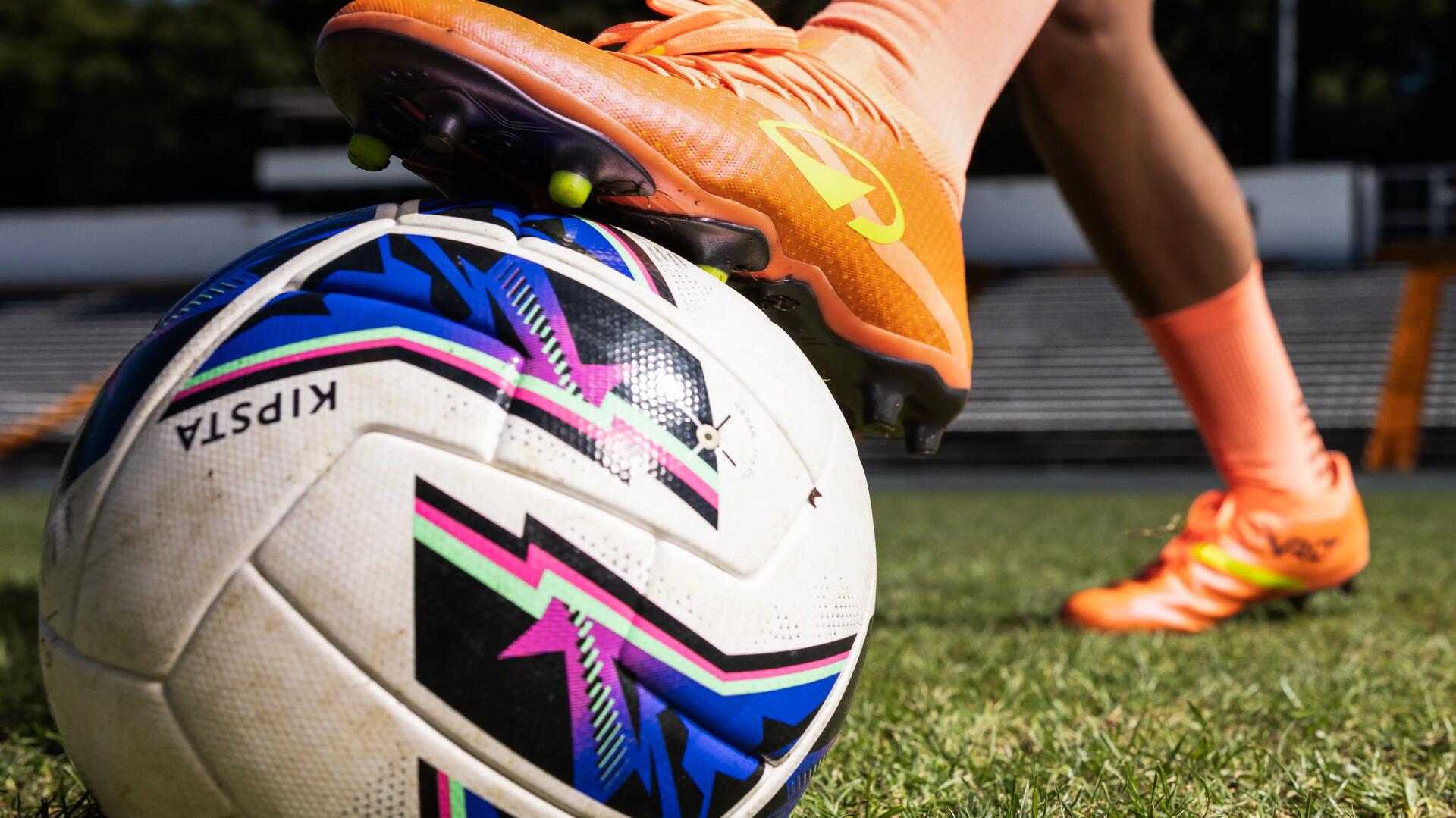 zoom sur le ballon f900 homologue fifa pro