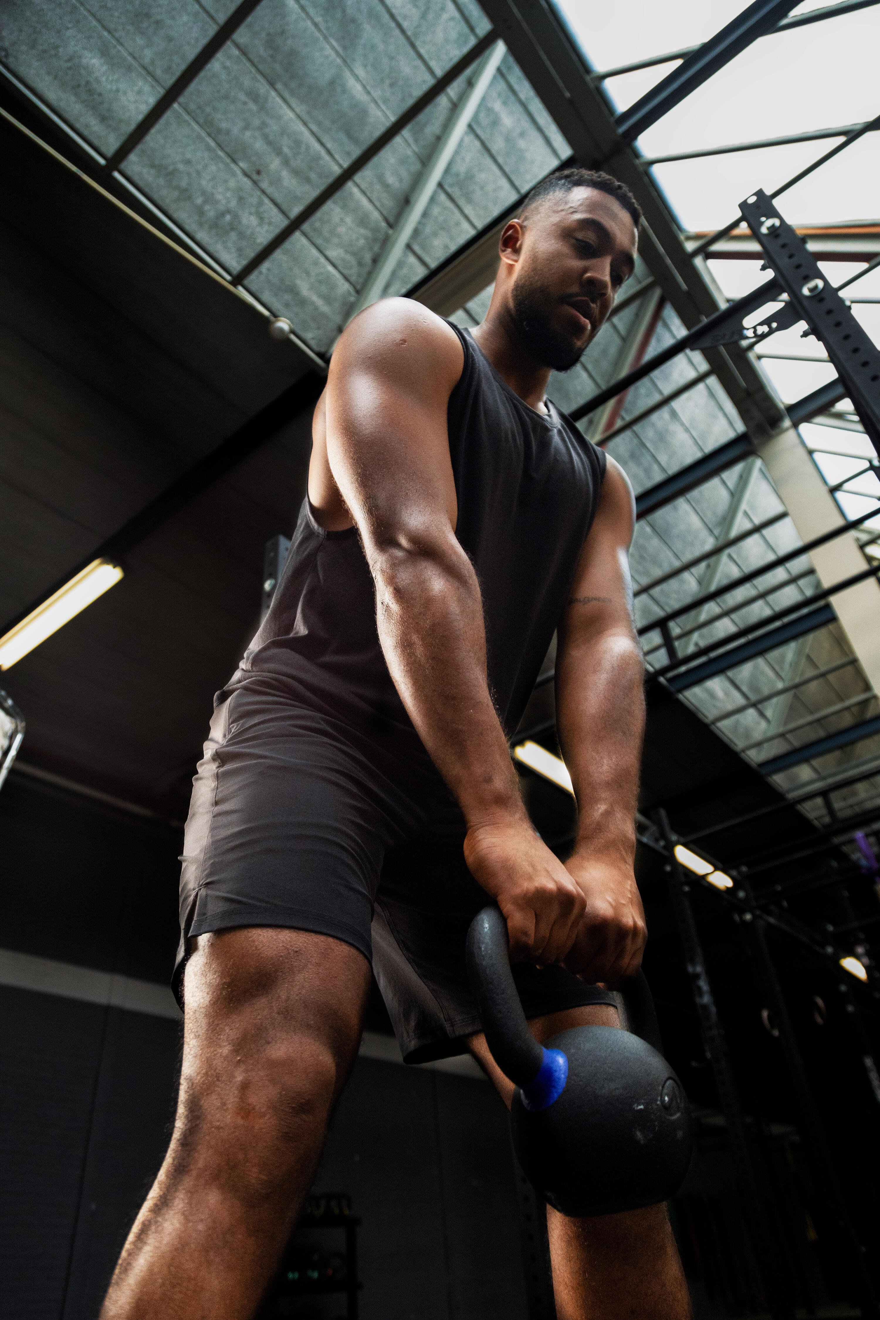 Short d’entraînement extensible homme 8/13