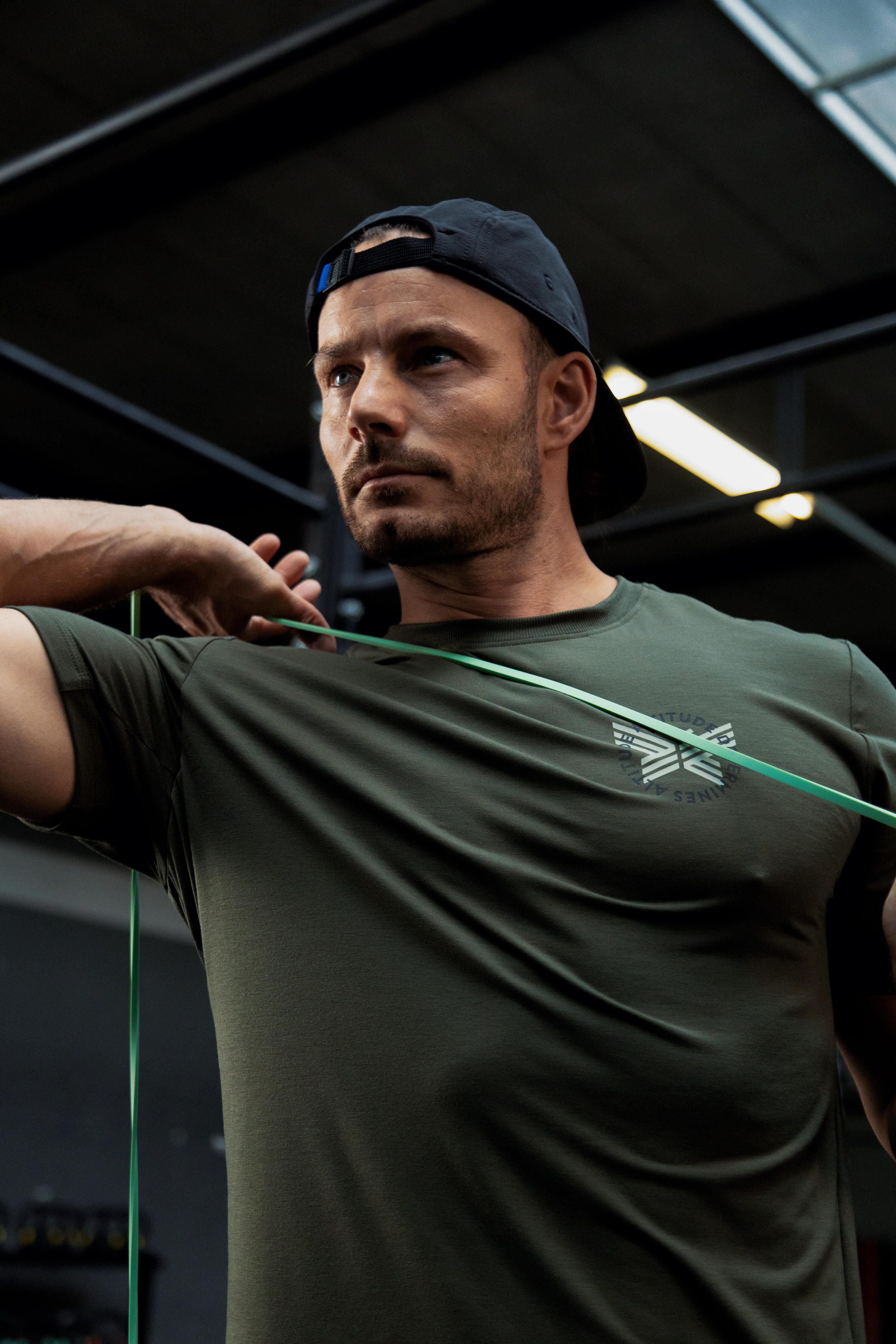 T-shirt d'entraînement léger et extensible homme 8/13