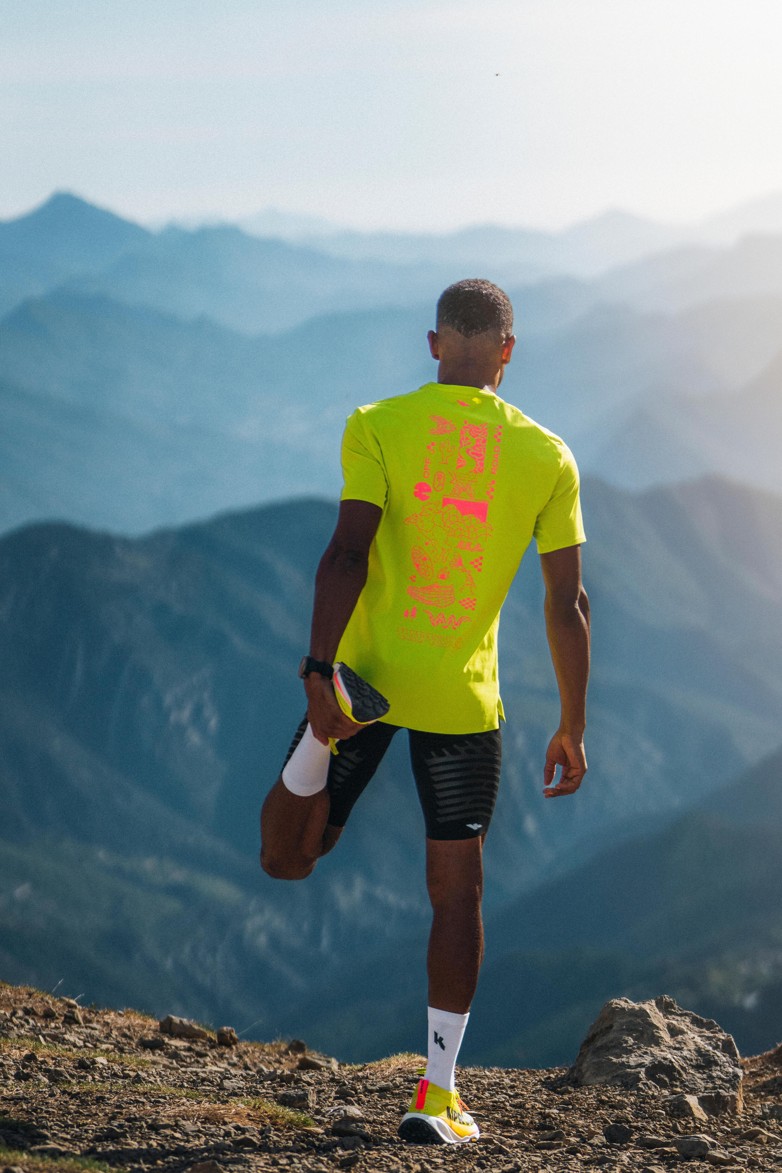 T-shirt de running longue distance homme - kiprun run 900 ultra vert et rose 13/15