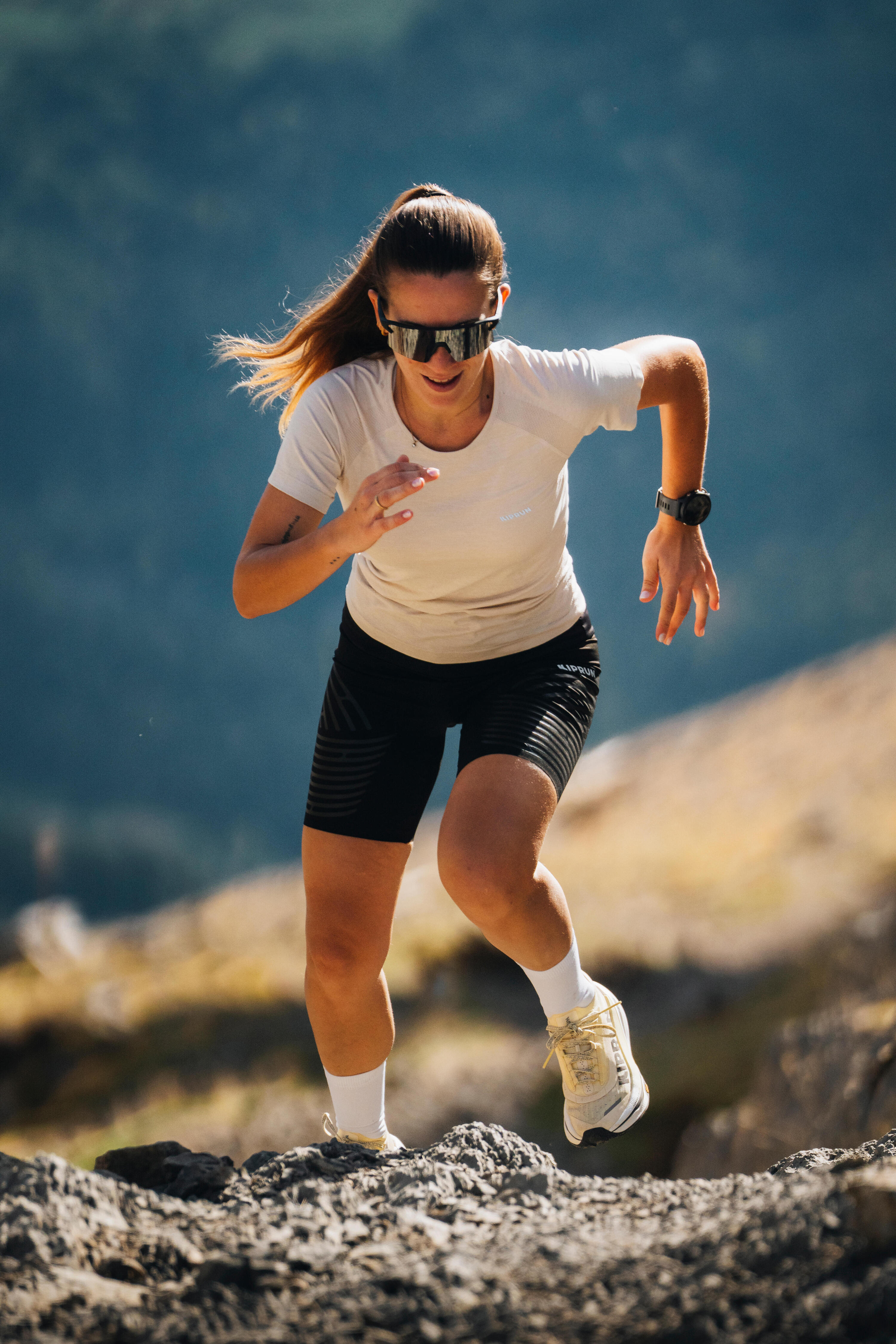 Women's trail running shoes with carbon plate, Kiprun Kipsummit Race - Beige