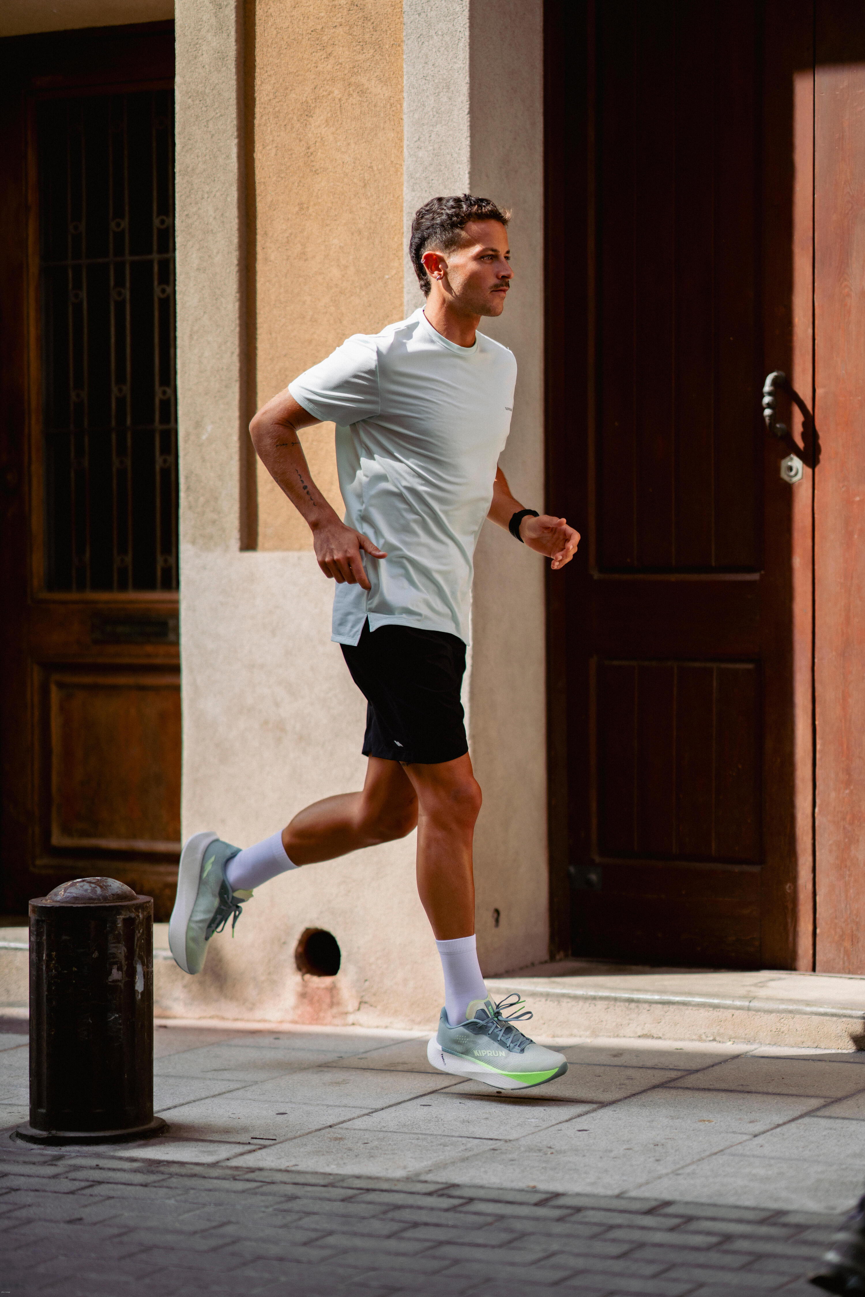 Chaussures de running route homme, Kiprun Kipride gris clair 8/10