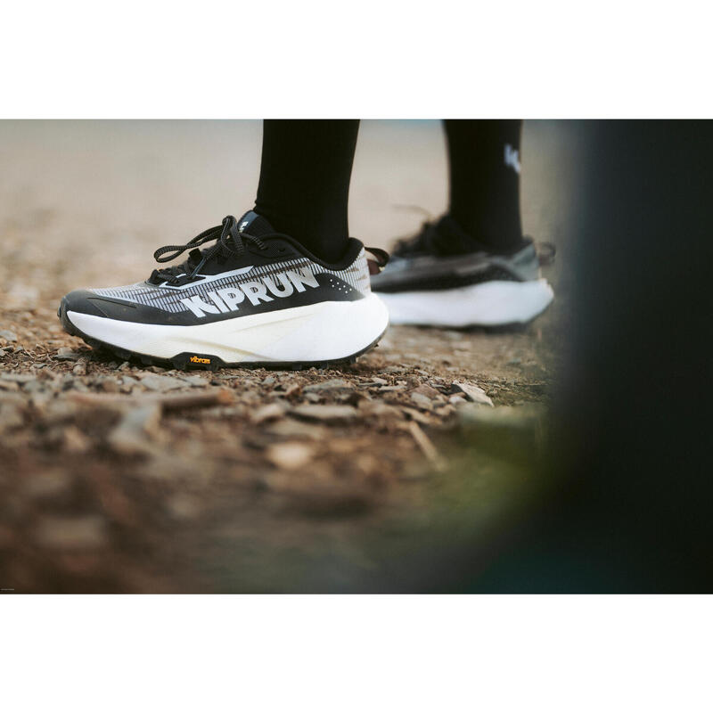 Încălțăminte de alergare trail, Kiprun kipsummit max, galben negru Damă