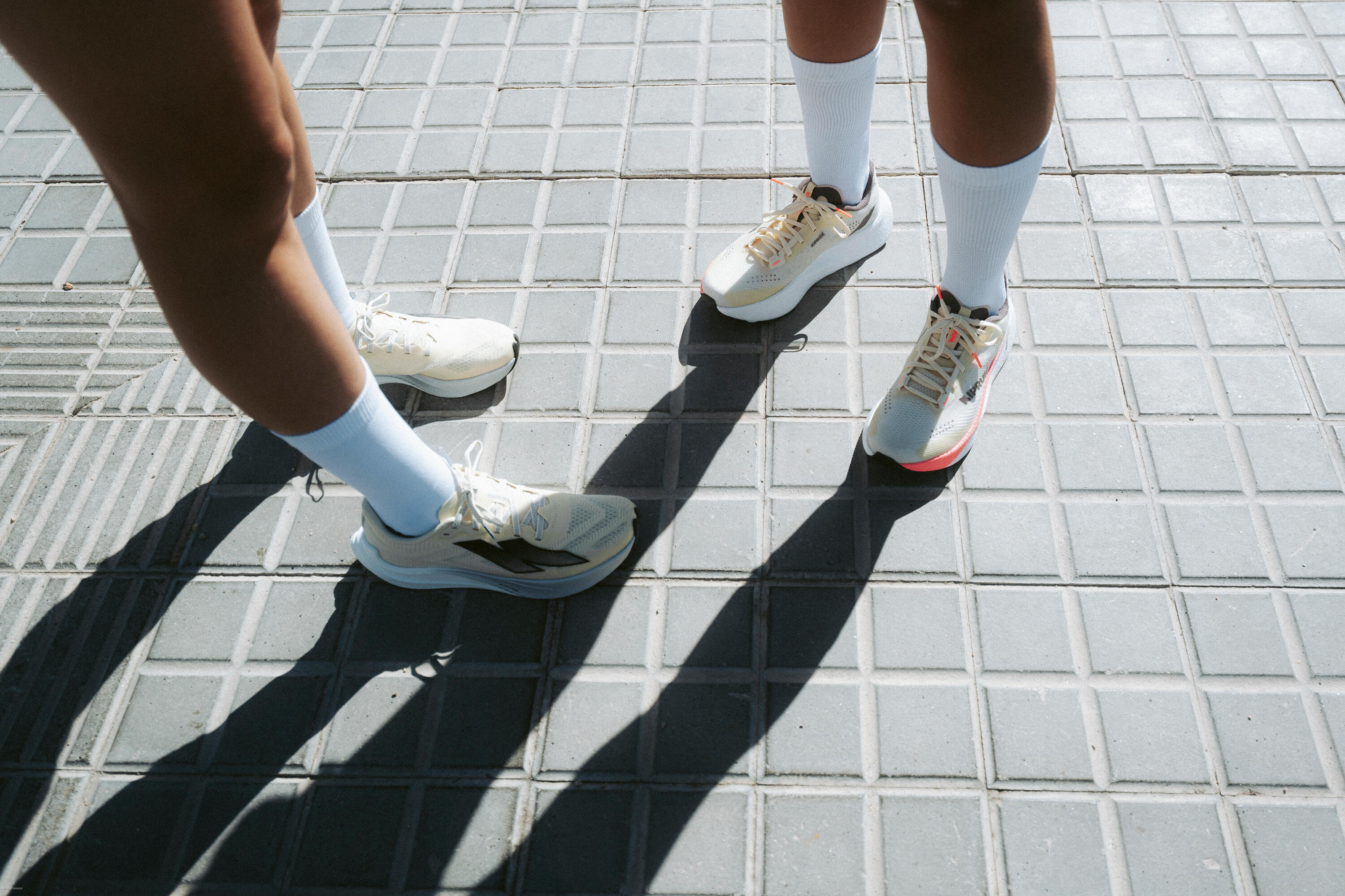 Sapatilhas de Corrida de Estrada Mulher Kipride Bege 8/12