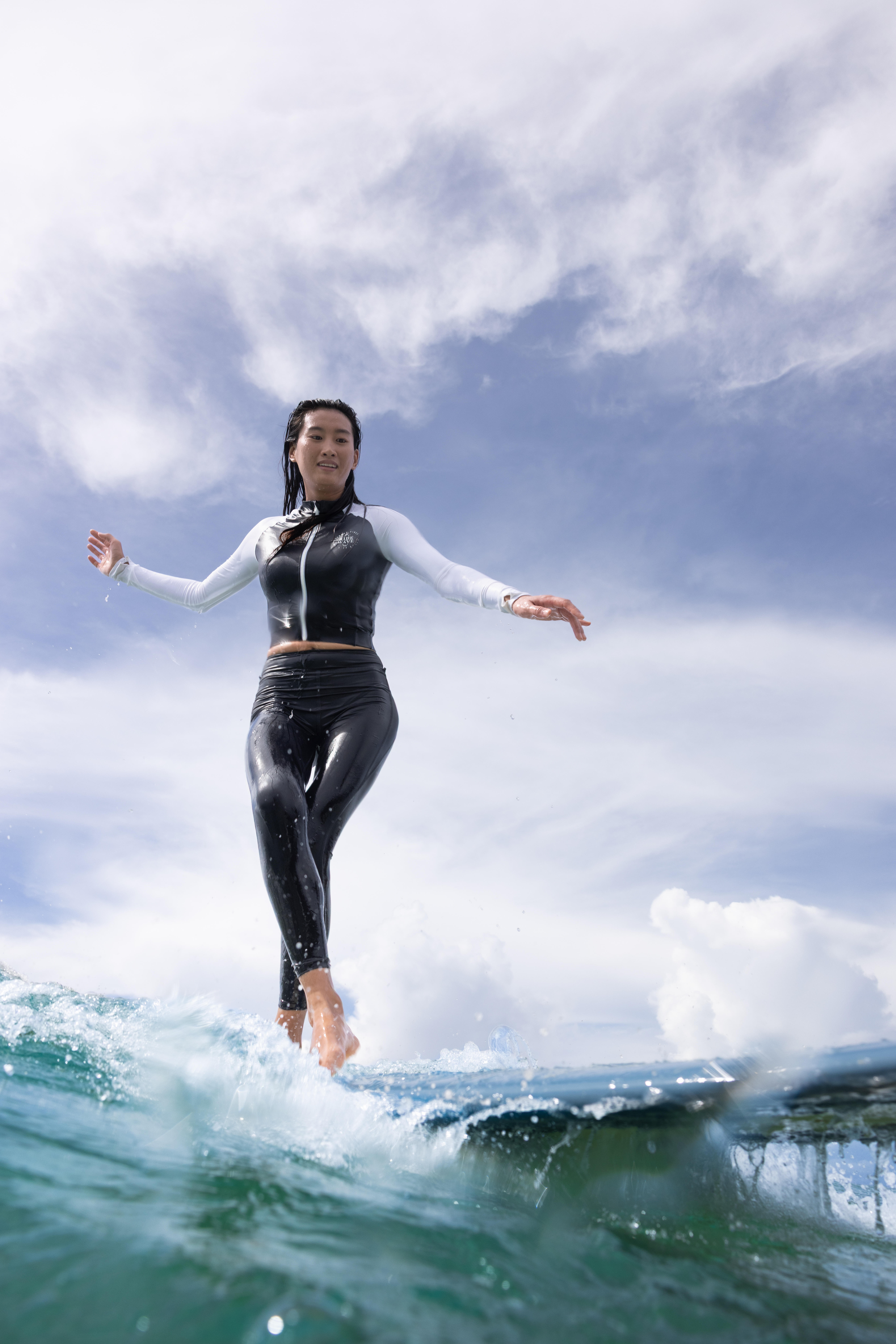 Surfing women's uv zip crop top - cool feeling -BLK/WHT