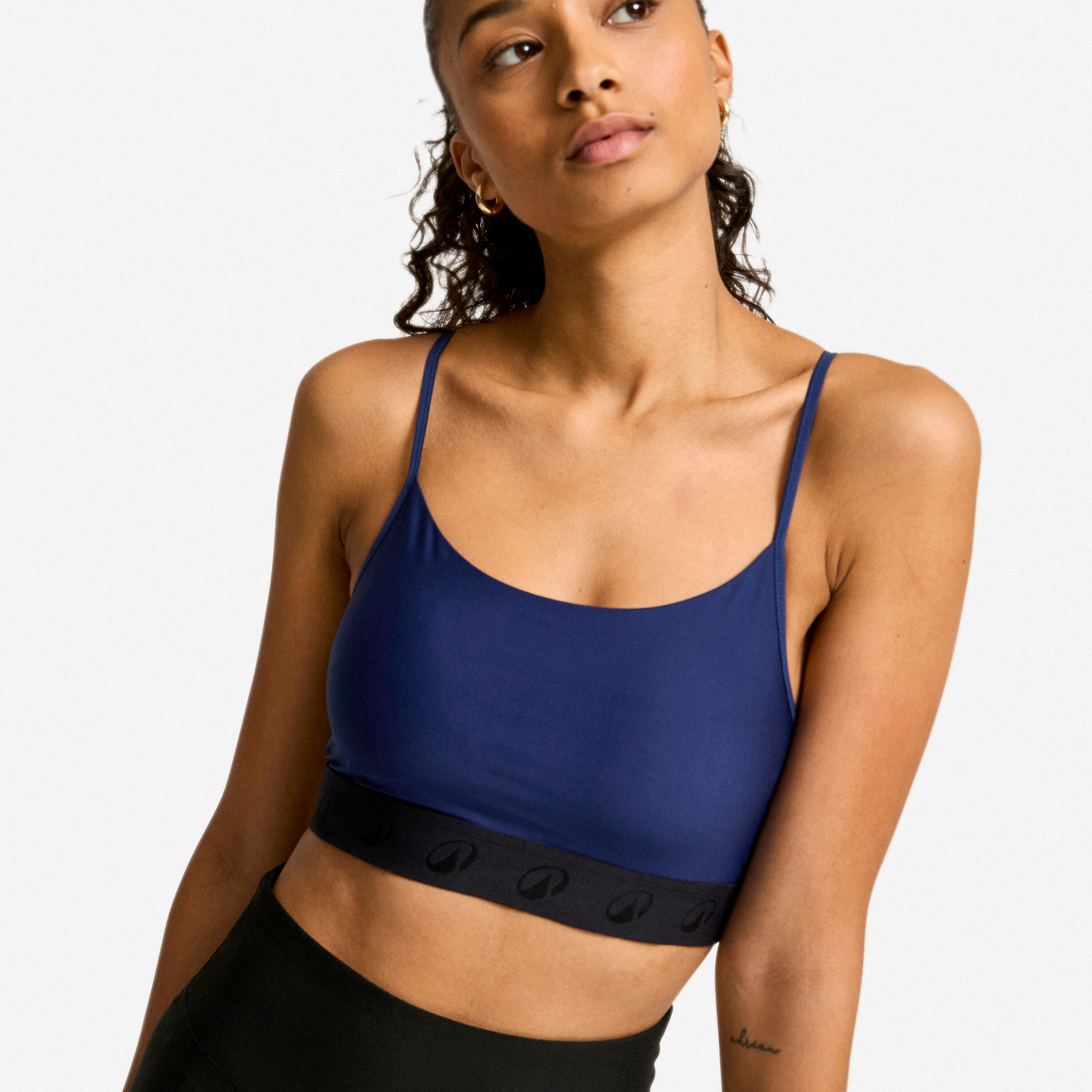 Soutien-gorge de sport à bretelles fines croisées et maintien léger femme - DECATHLON