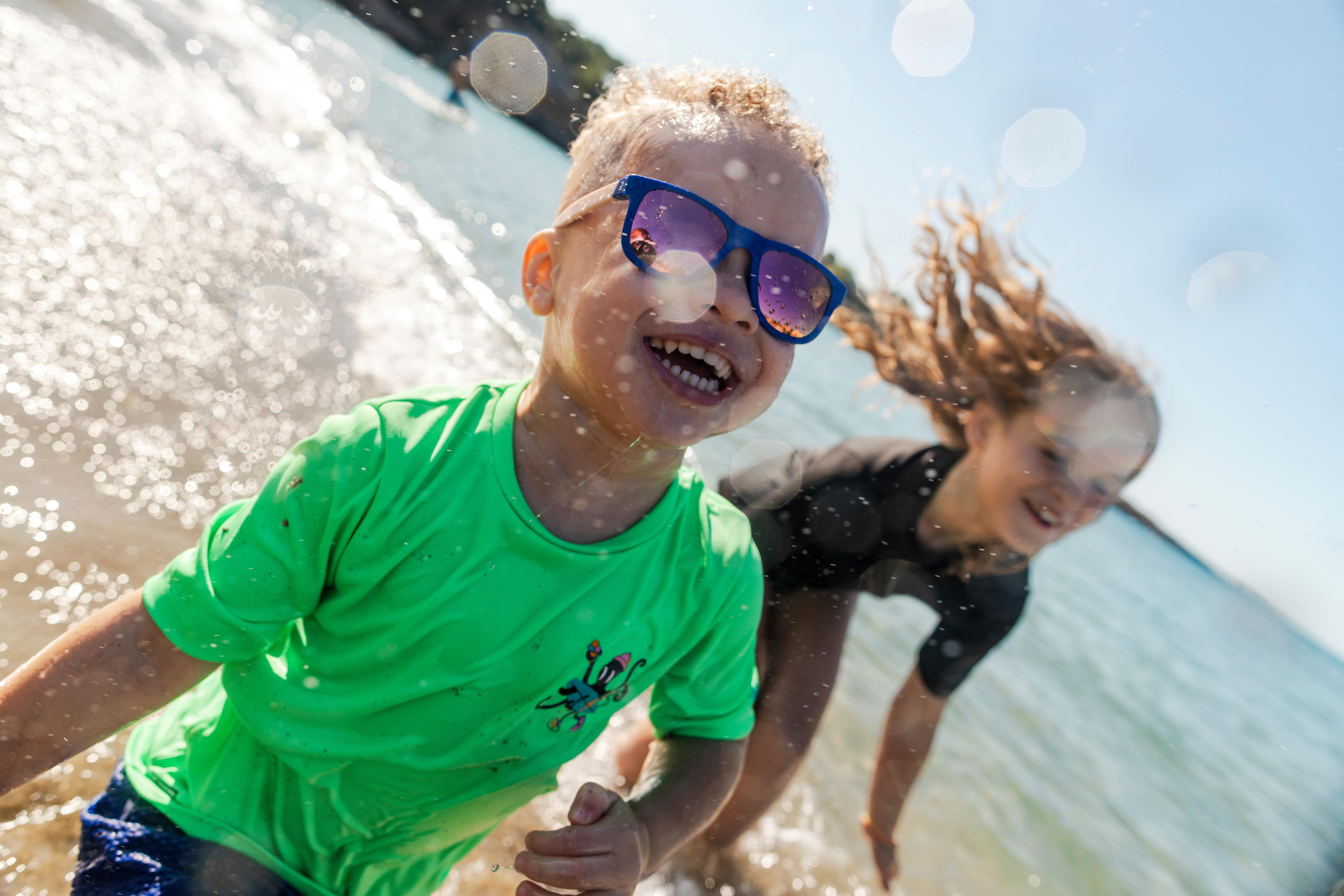 Kids’ Short-Sleeved Surfing Rash Guard, 100 - DECATHLON