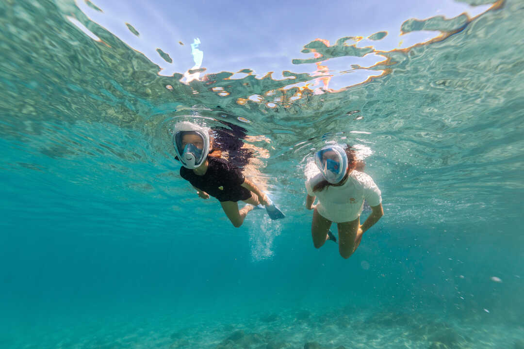 Par mask Easybreath za podvodno raziskovanje.