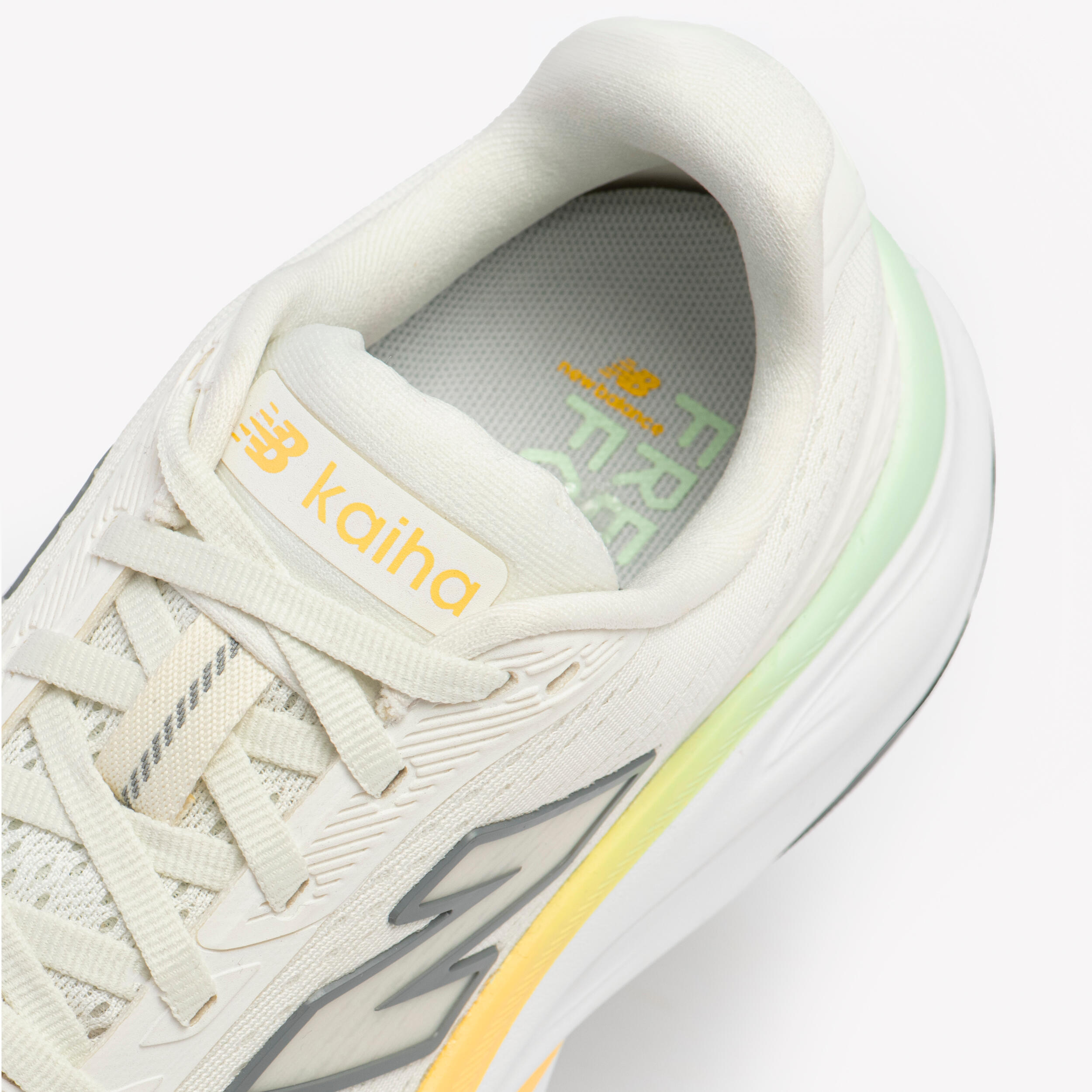 Women's running shoes New Balance, Fresh Foam x Kaiha V2 - White