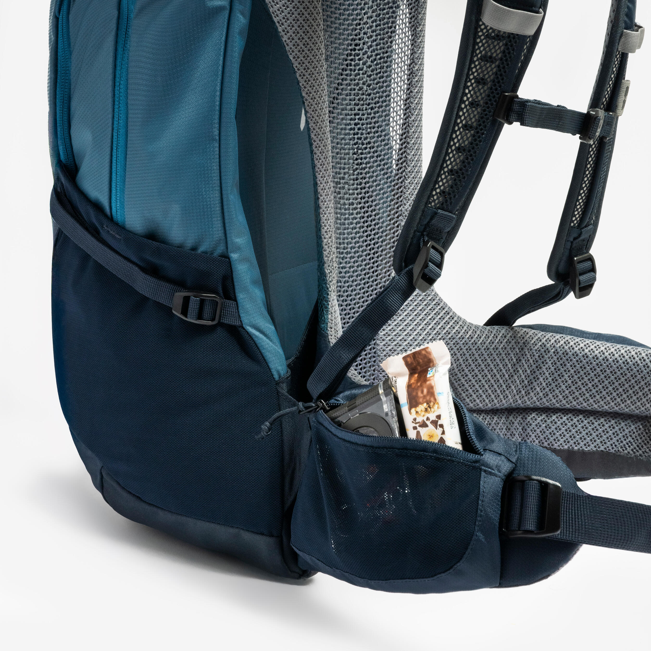 DEUTER DEUTER Futura 27 l turistický batoh 27 L · záber 4