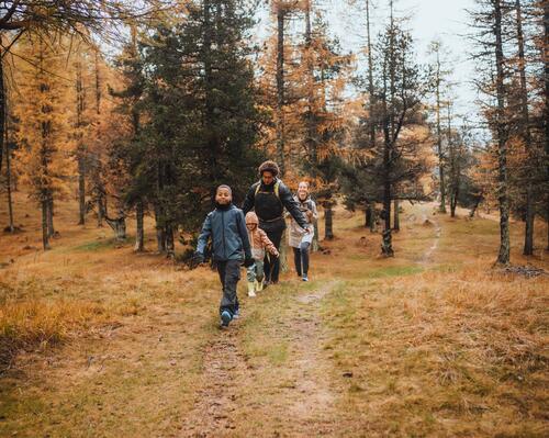young-woman-wearing-quecha-sunglasses