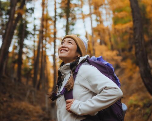 Two trail runners in the fall