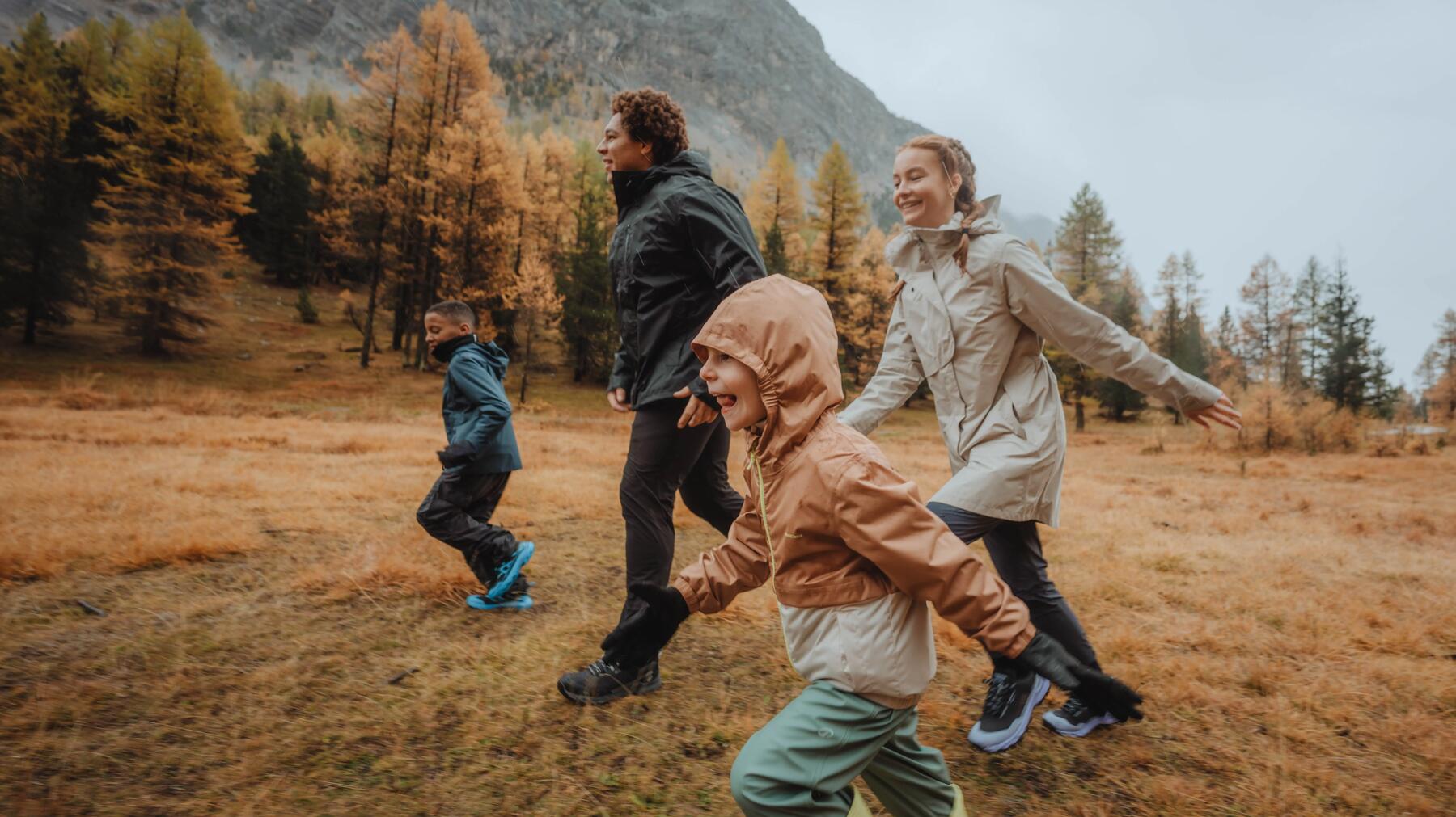 Kinder lieben Regenspaziergänge