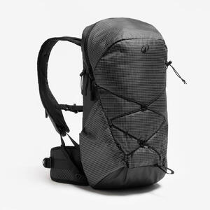 Mochila de montaña y trekking MH500 LIGHT 15L negro