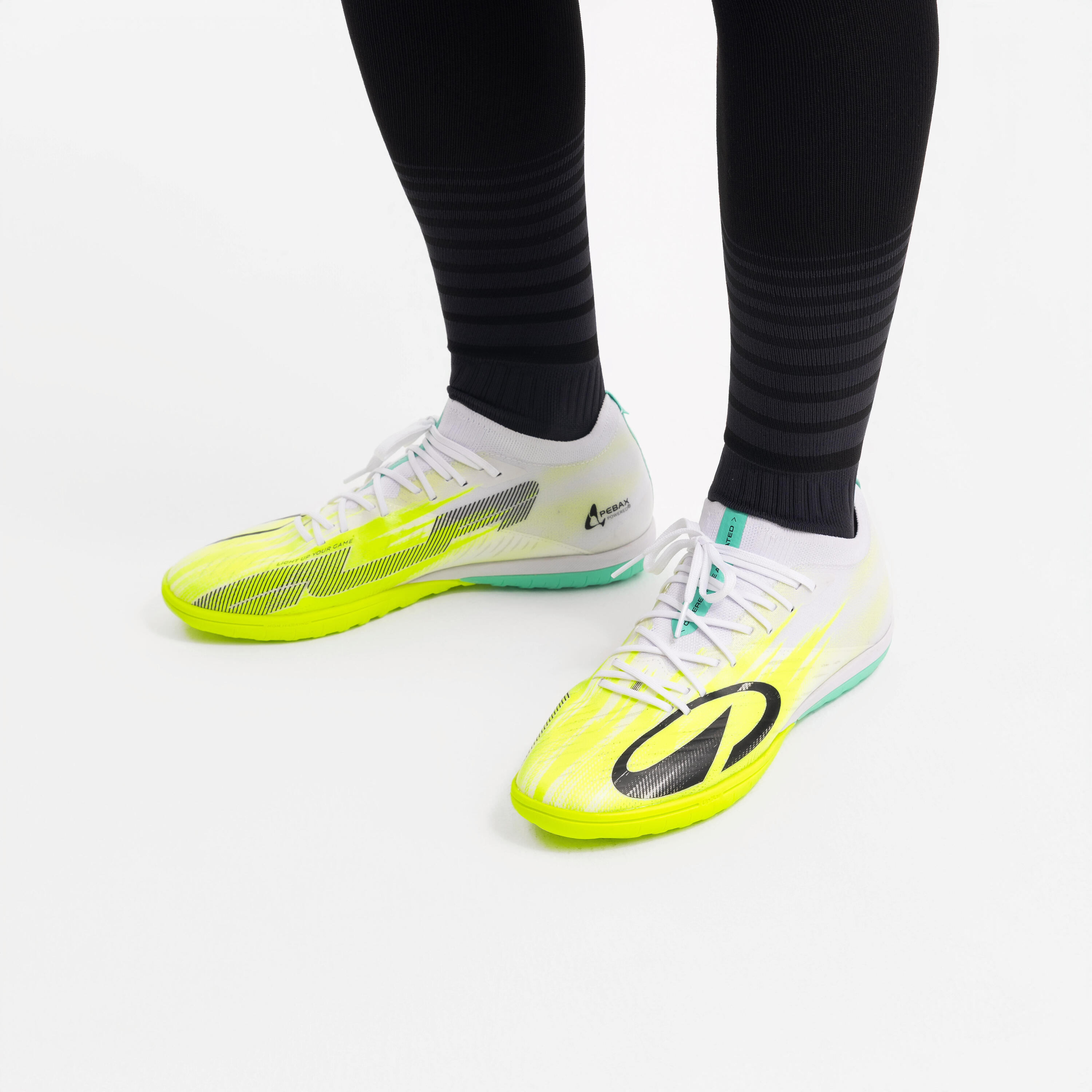 Tenis de futbol blanco con amarillo CLR TF Low Red Storm 9/14