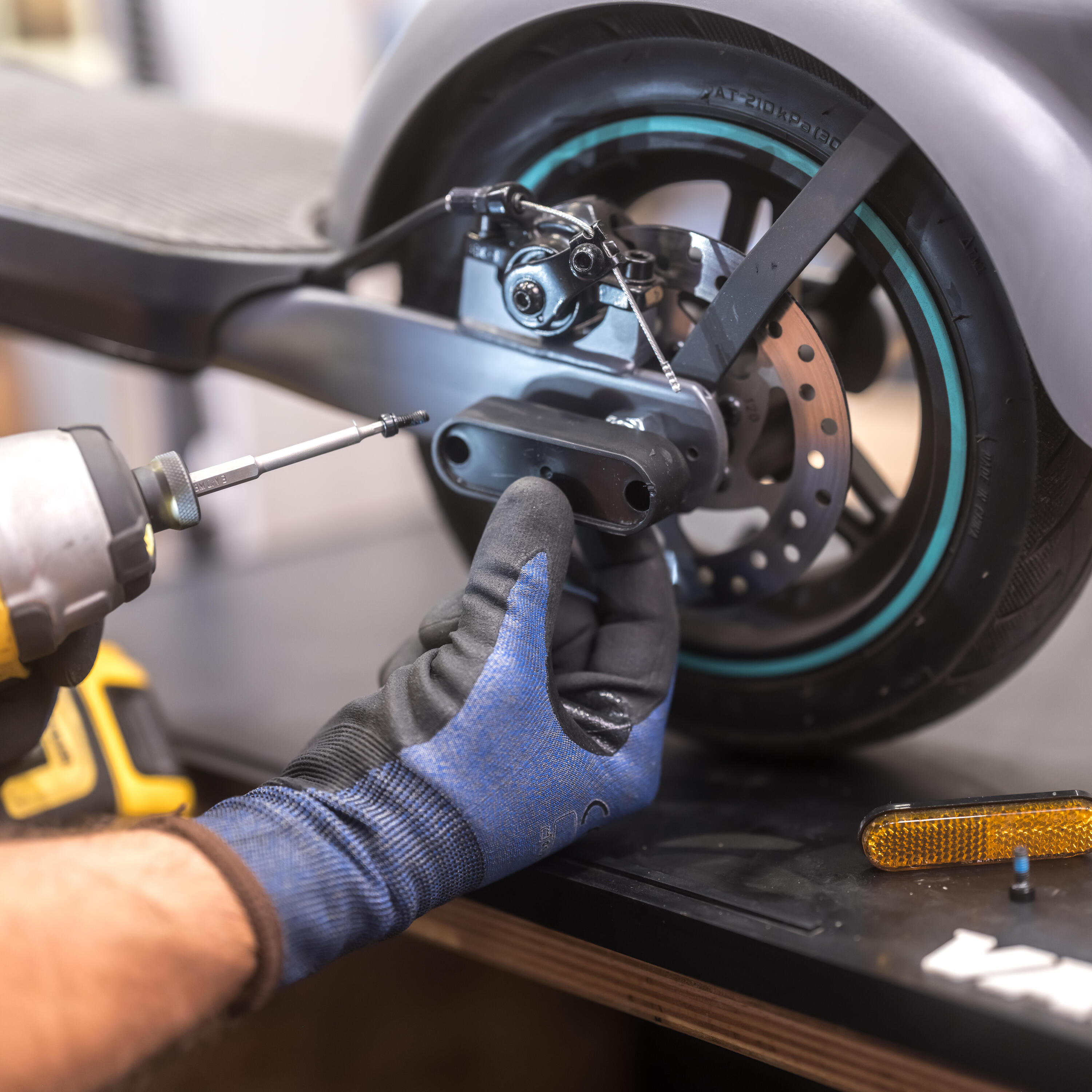 WORKSHOP Cambio carter monopattino elettrico