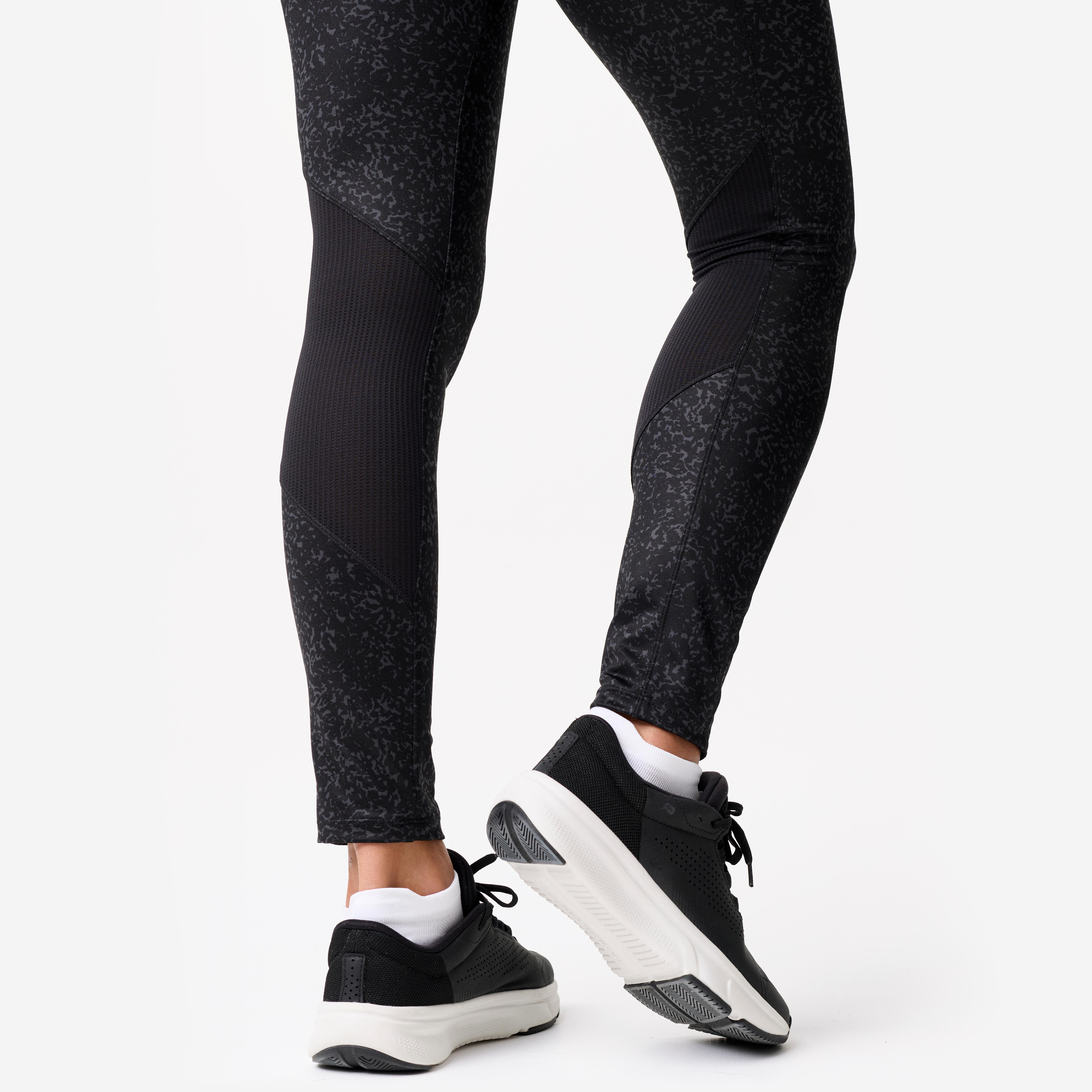DOMYOS Dámske fitness legíny s vreckom na telefón tmavosivé M (W30 L31) · záber 8