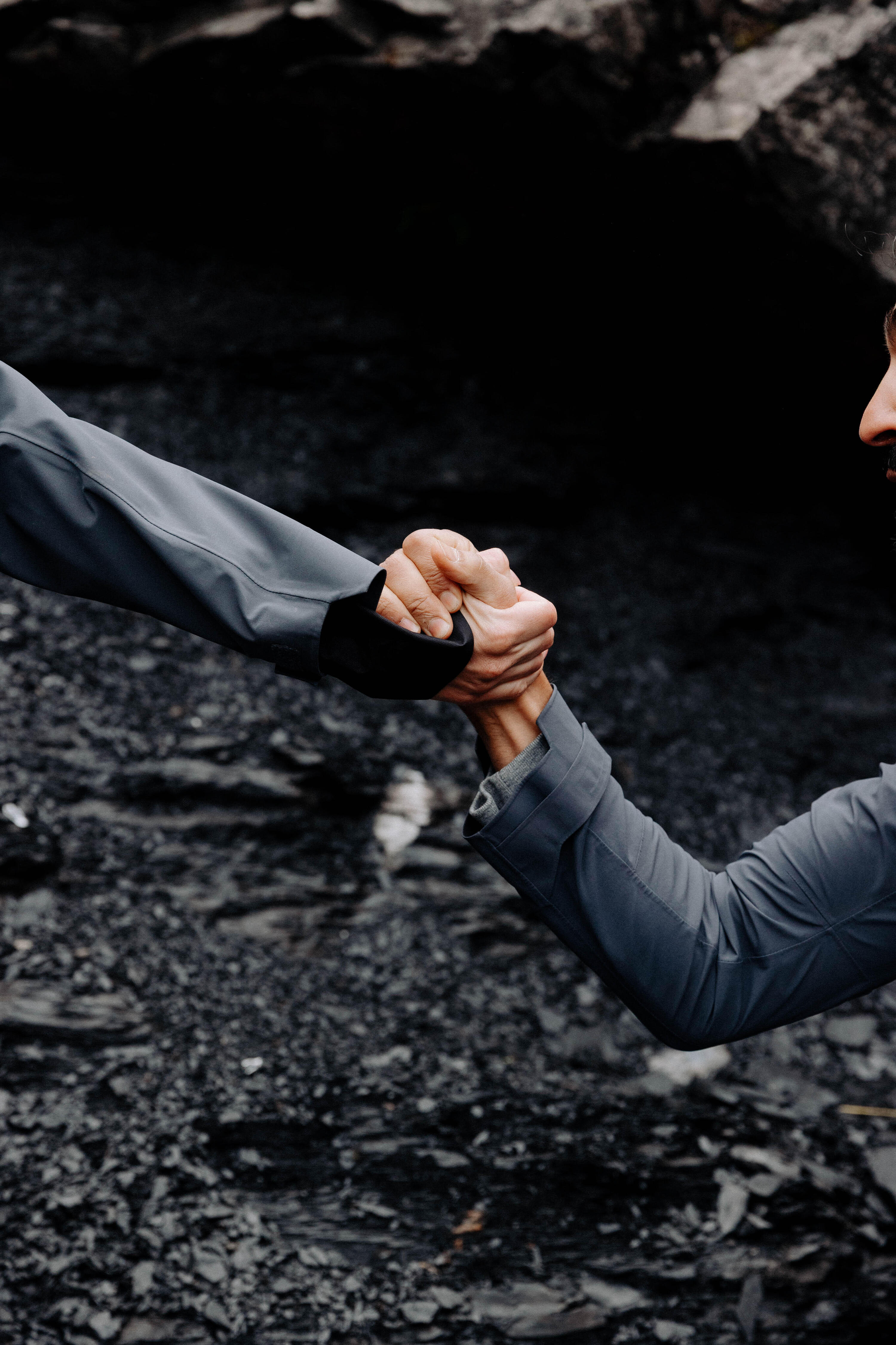 Veste de randonnée imperméable et légère homme, MH900 gris 25/31