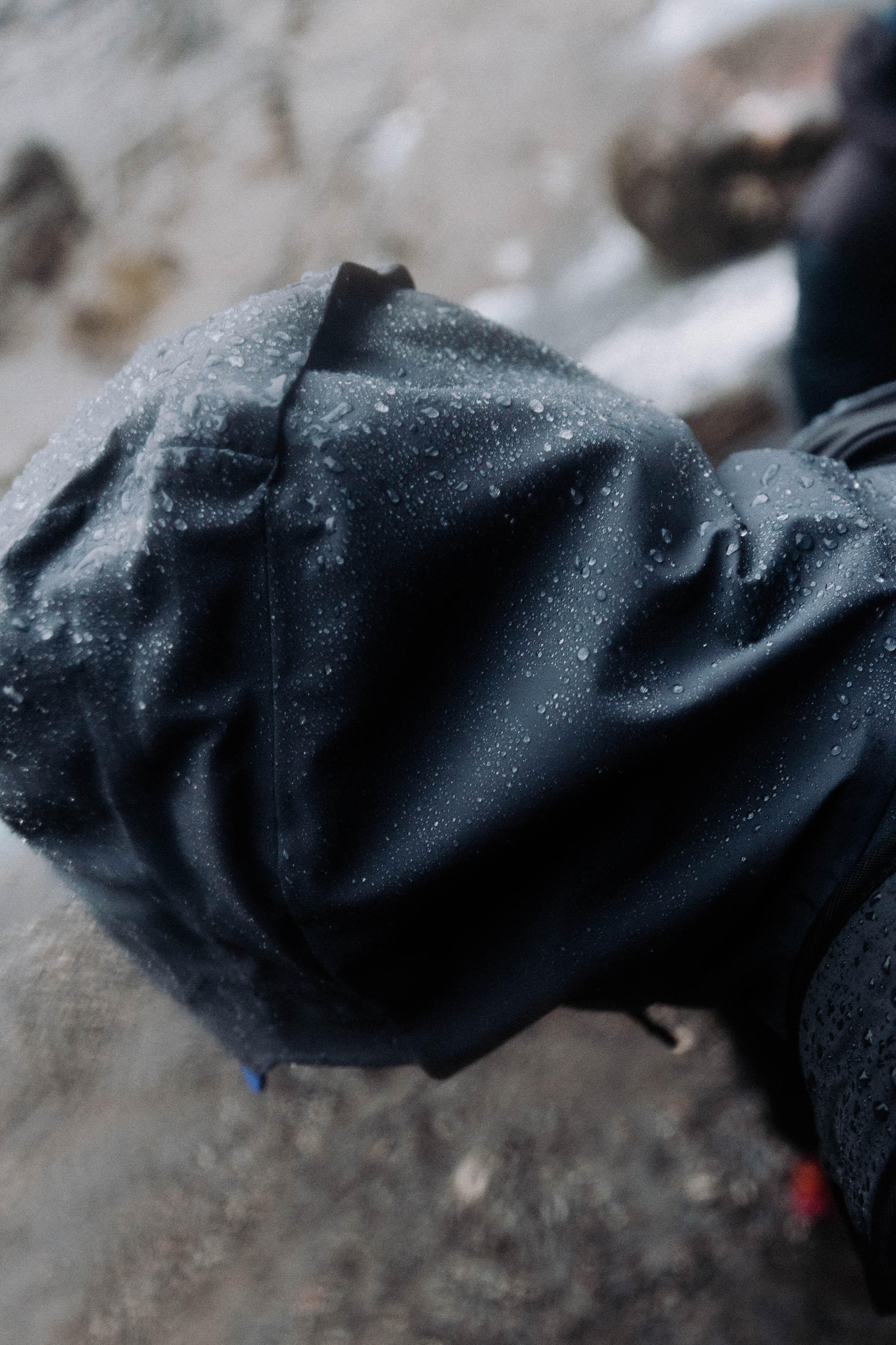 Veste de randonnée imperméable et légère homme, MH900 gris 23/31