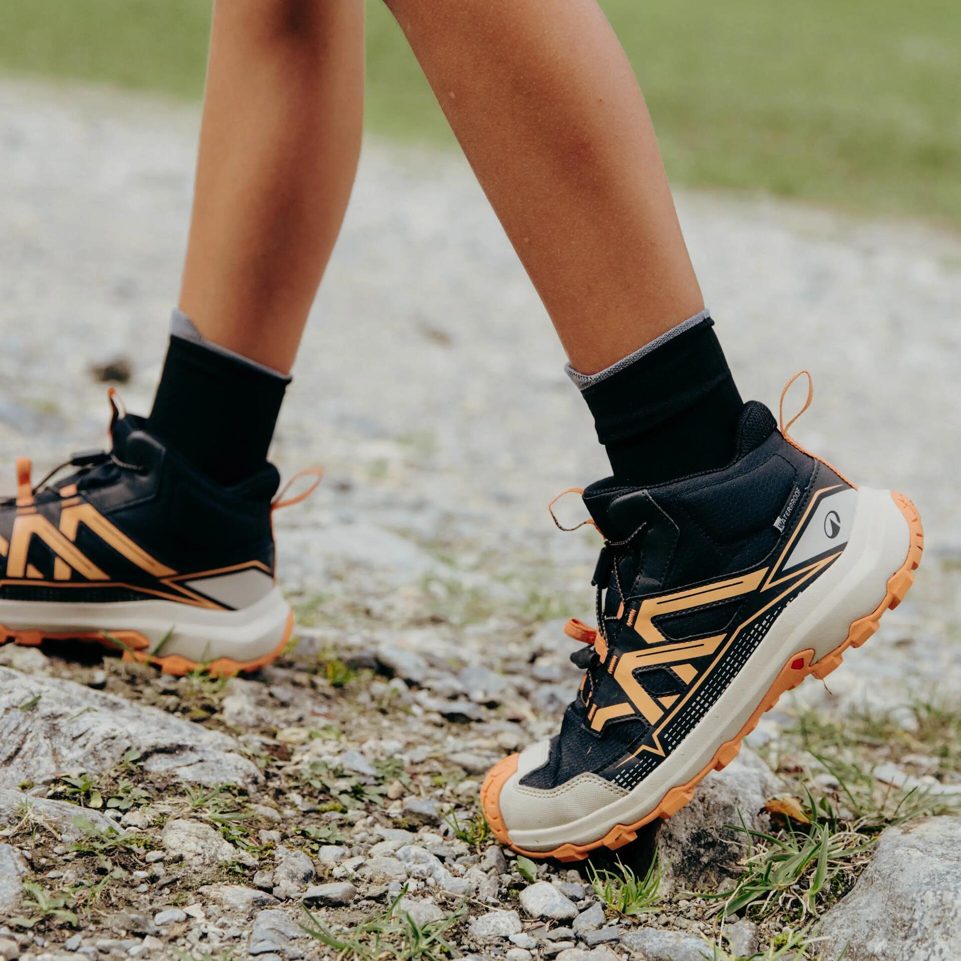 Children’s mid-rise hiking shoes