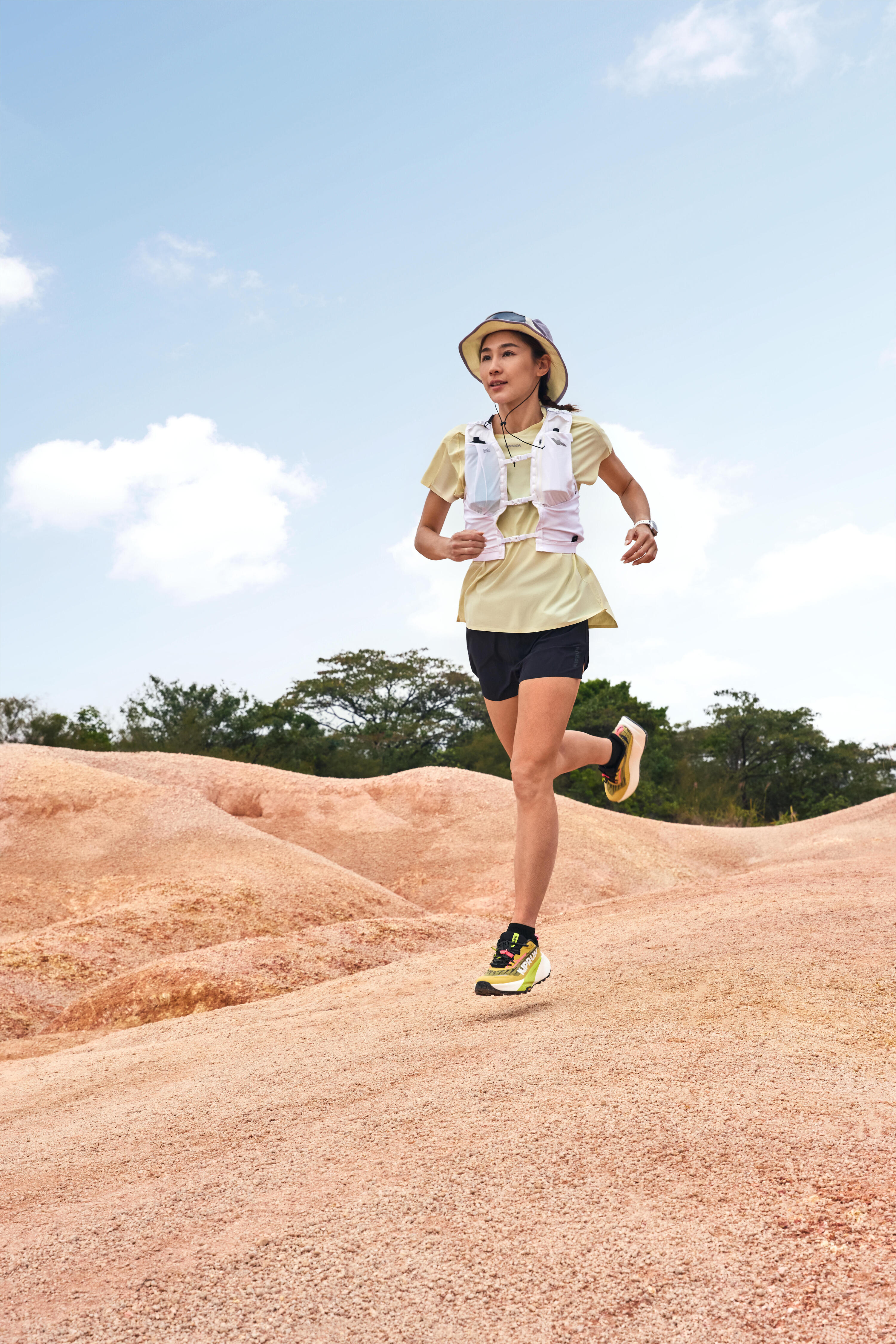 Hydration vest 3L running competition, Kiprun 900 RACE white and yellow