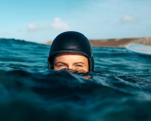 pourquoi surfer avec un casque de surf 